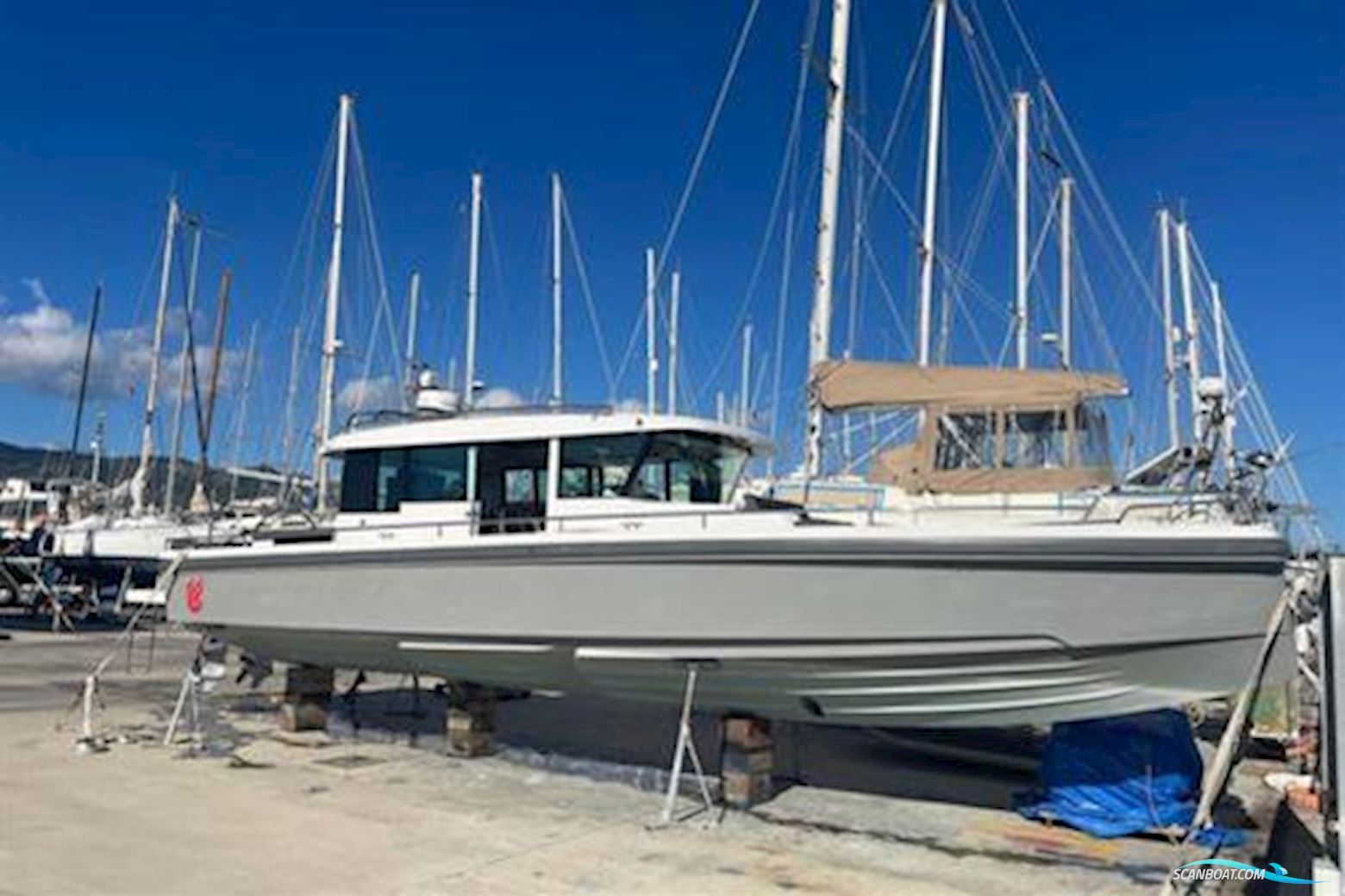 Axopar 37 XC Cross Cabin