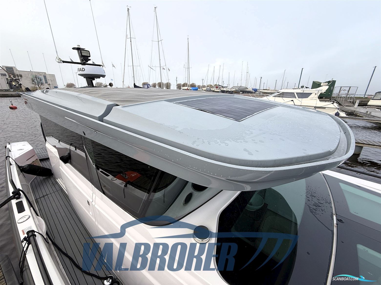 AXOPAR 37 XC Cross Cabin