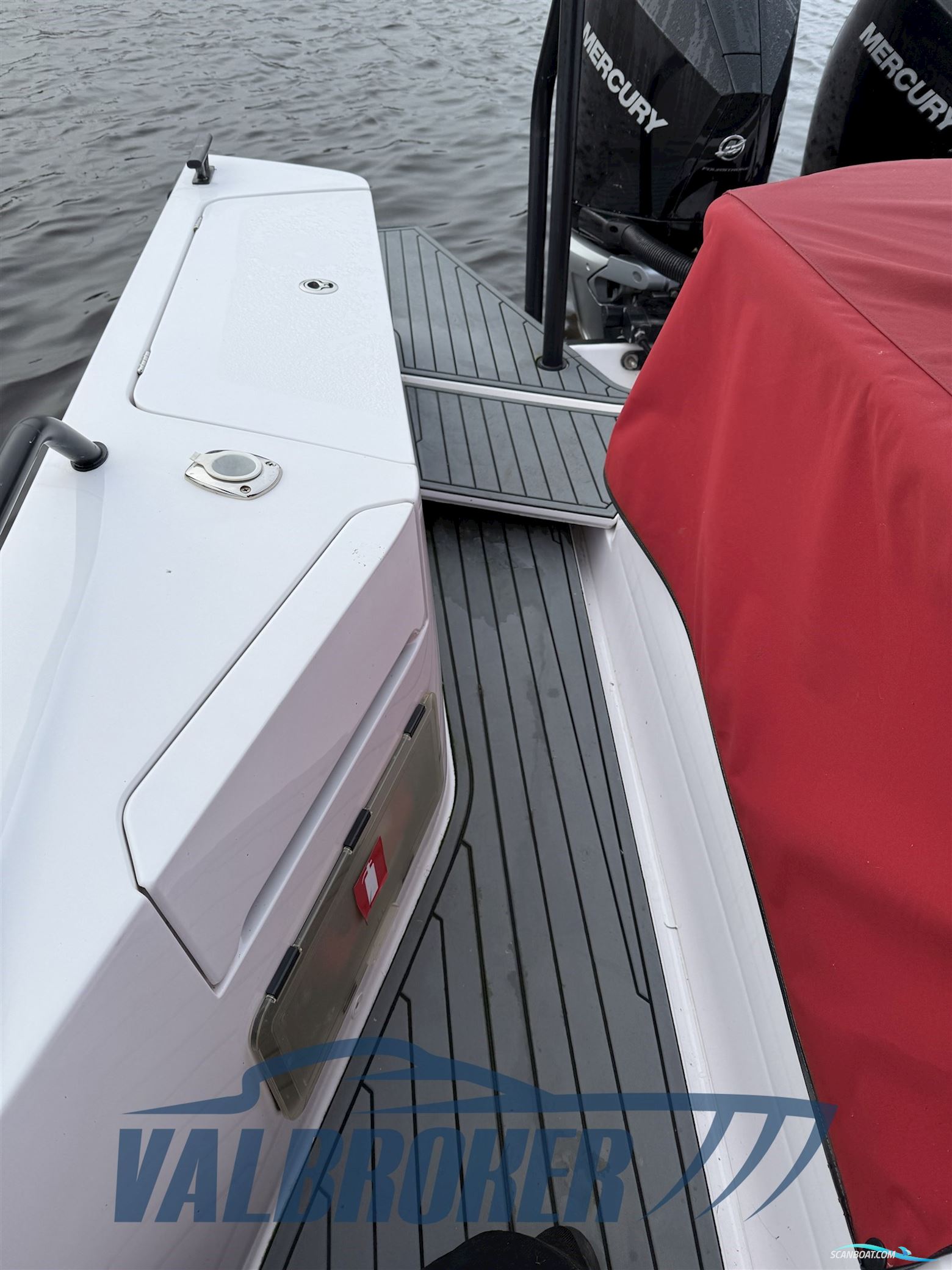 AXOPAR 37 XC Cross Cabin