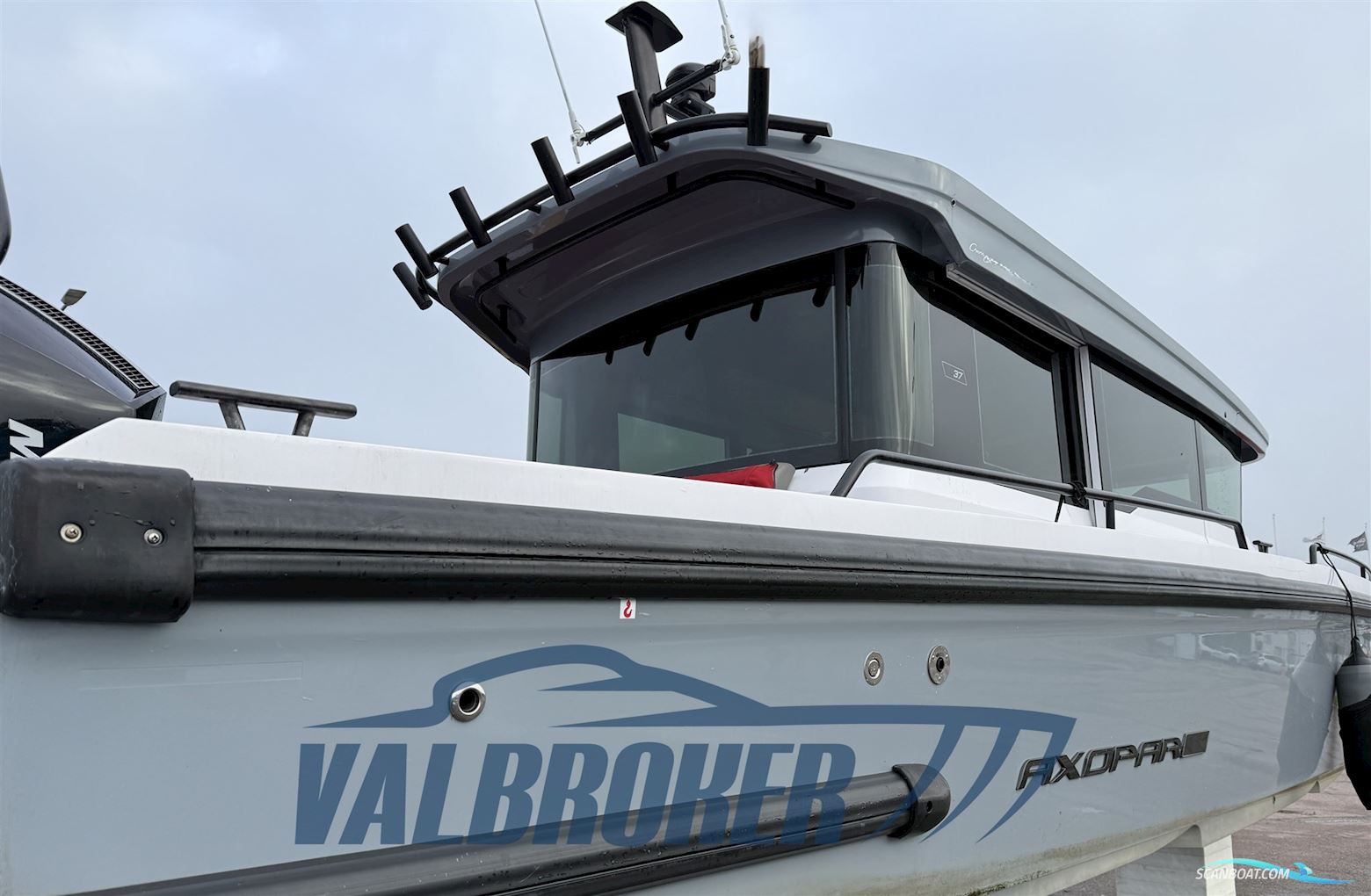 AXOPAR 37 XC Cross Cabin