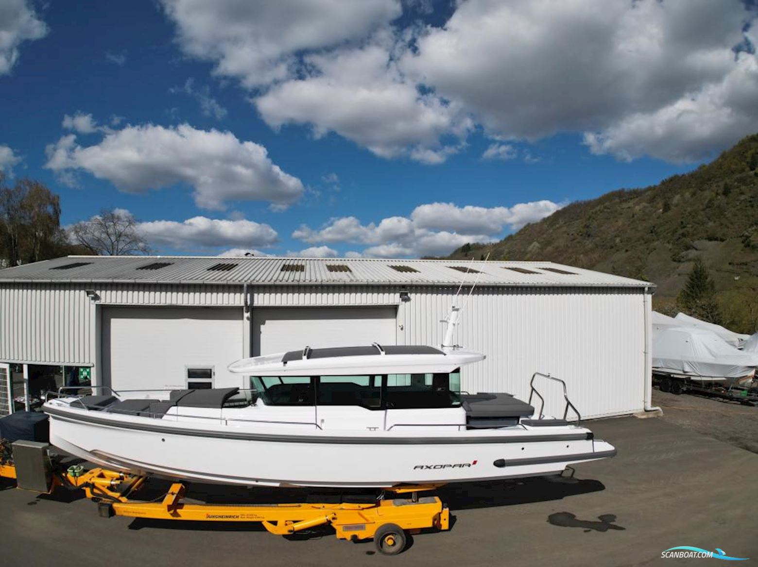 Axopar 37 XC Cross Cabin