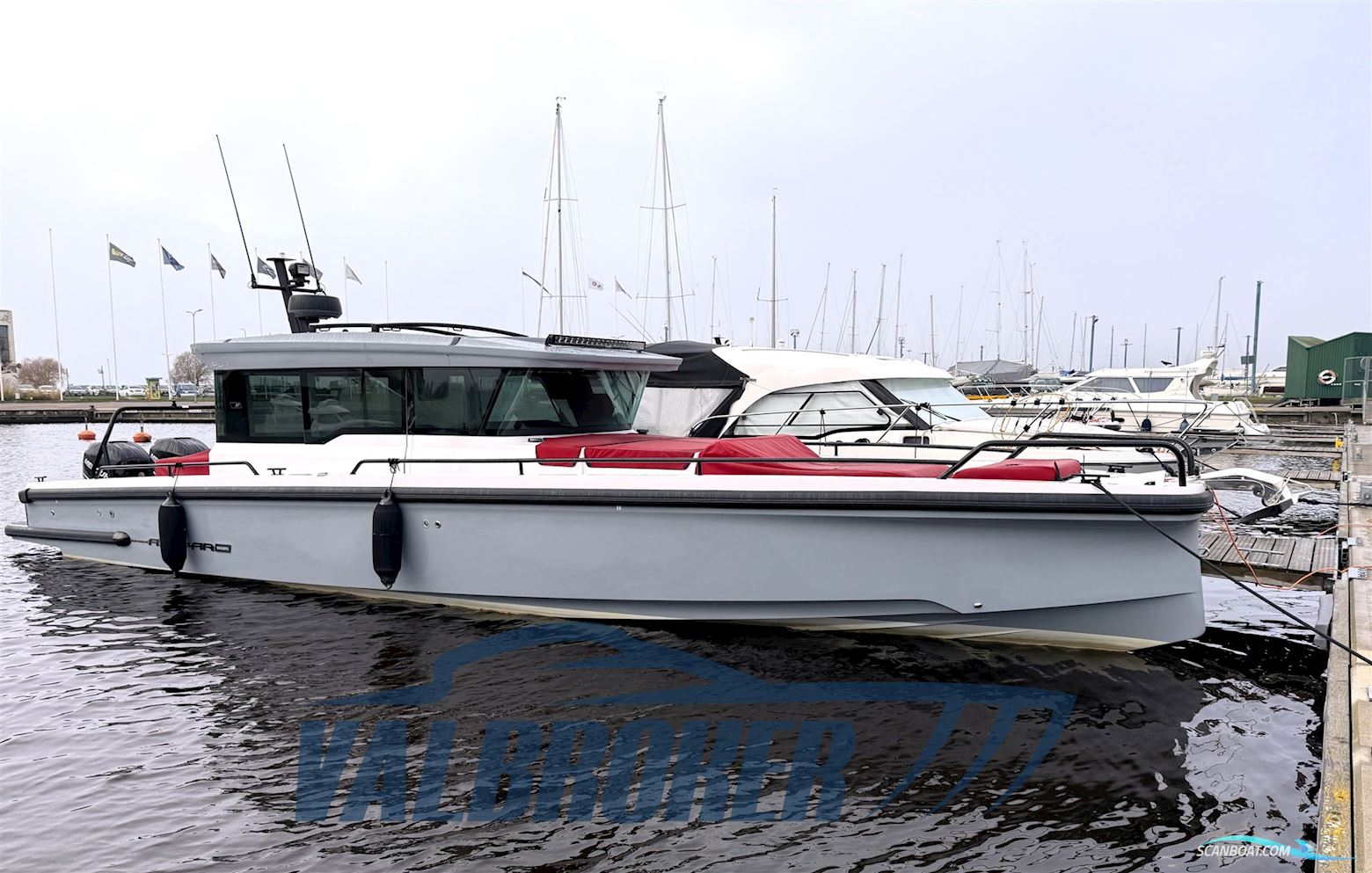 Axopar 37 XC Cross Cabin