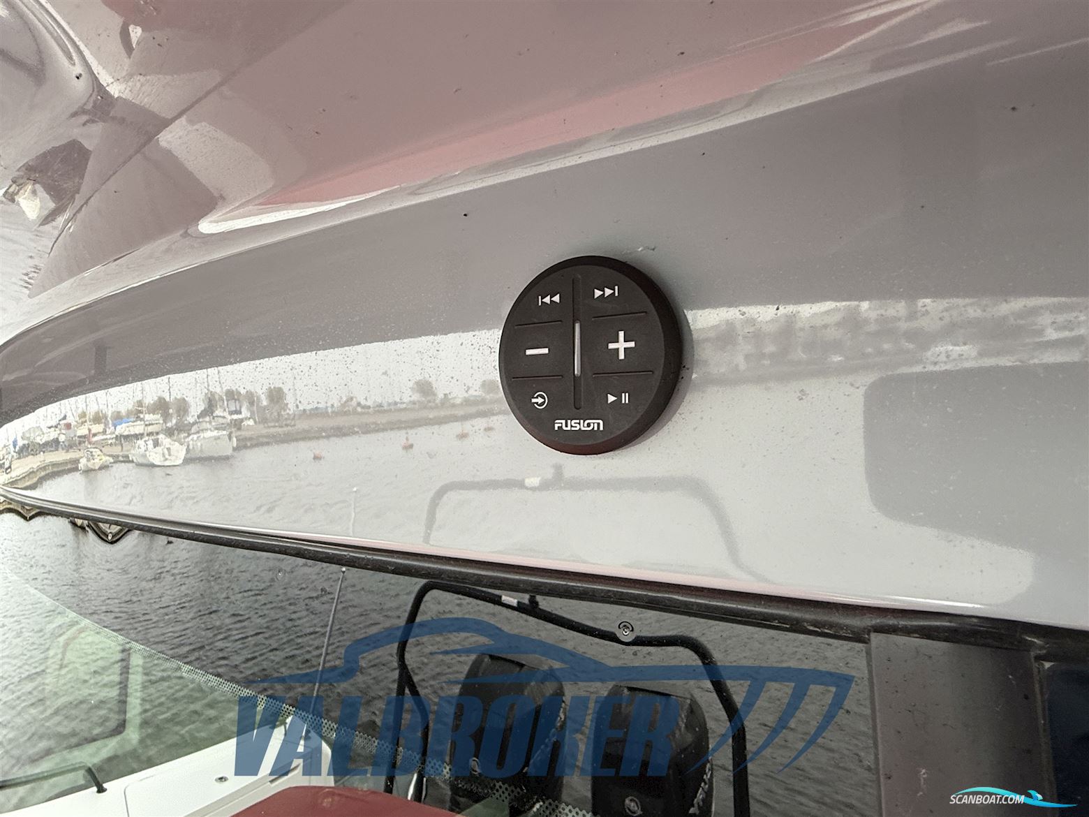 Axopar 37 XC Cross Cabin