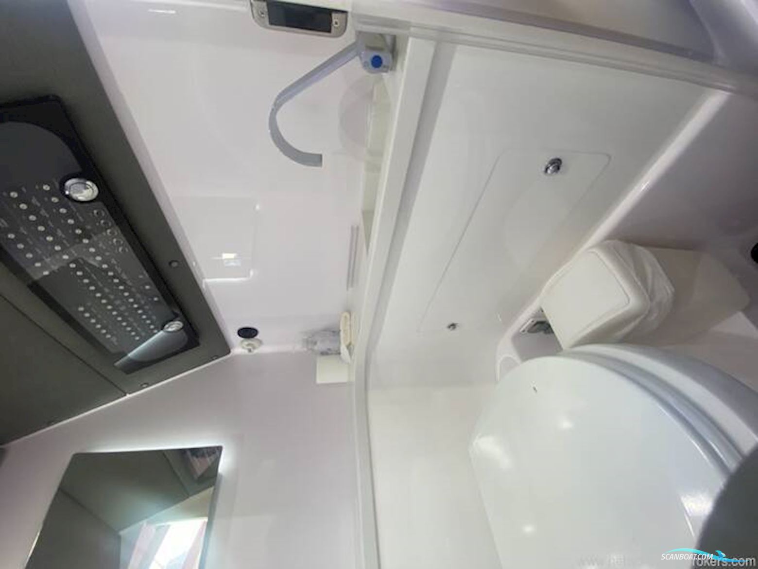 Axopar 37 XC Cross Cabin