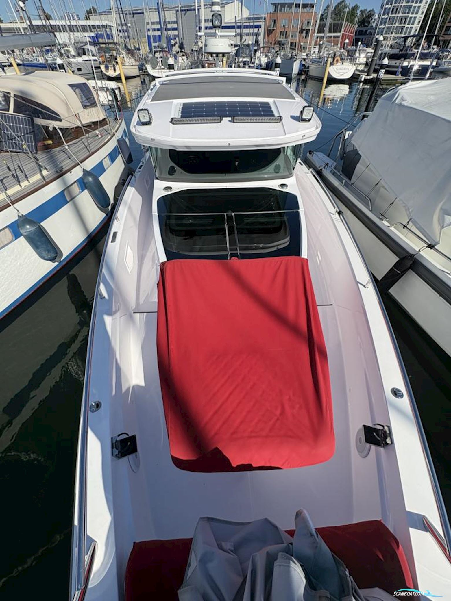 Axopar 37 XC Cross Cabin