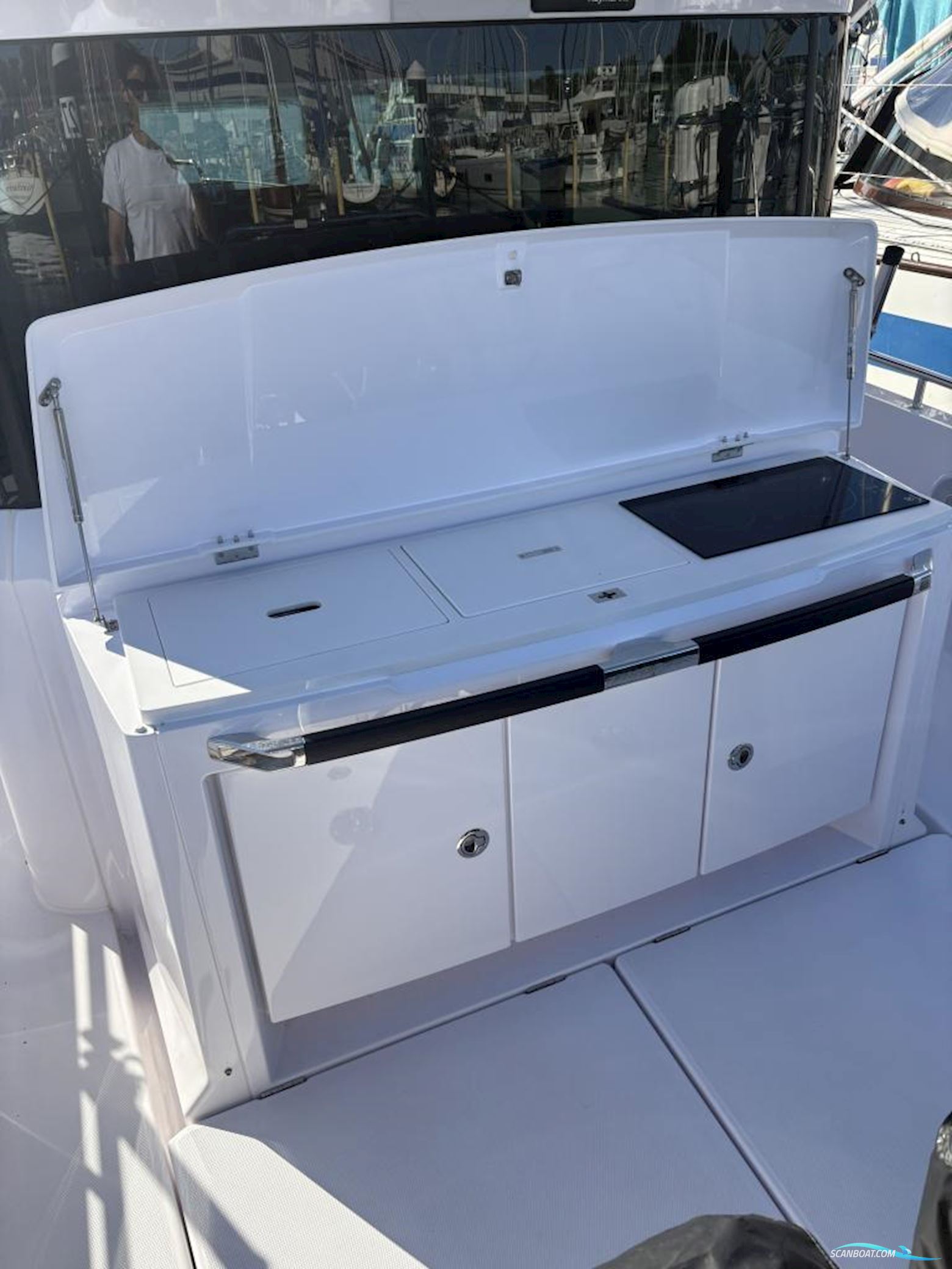 Axopar 37 XC Cross Cabin