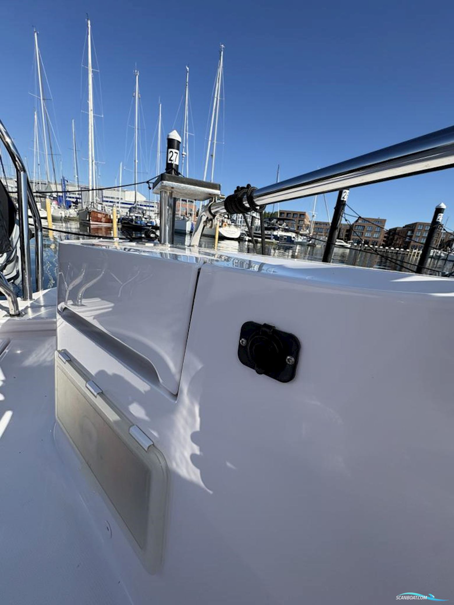 Axopar 37 XC Cross Cabin