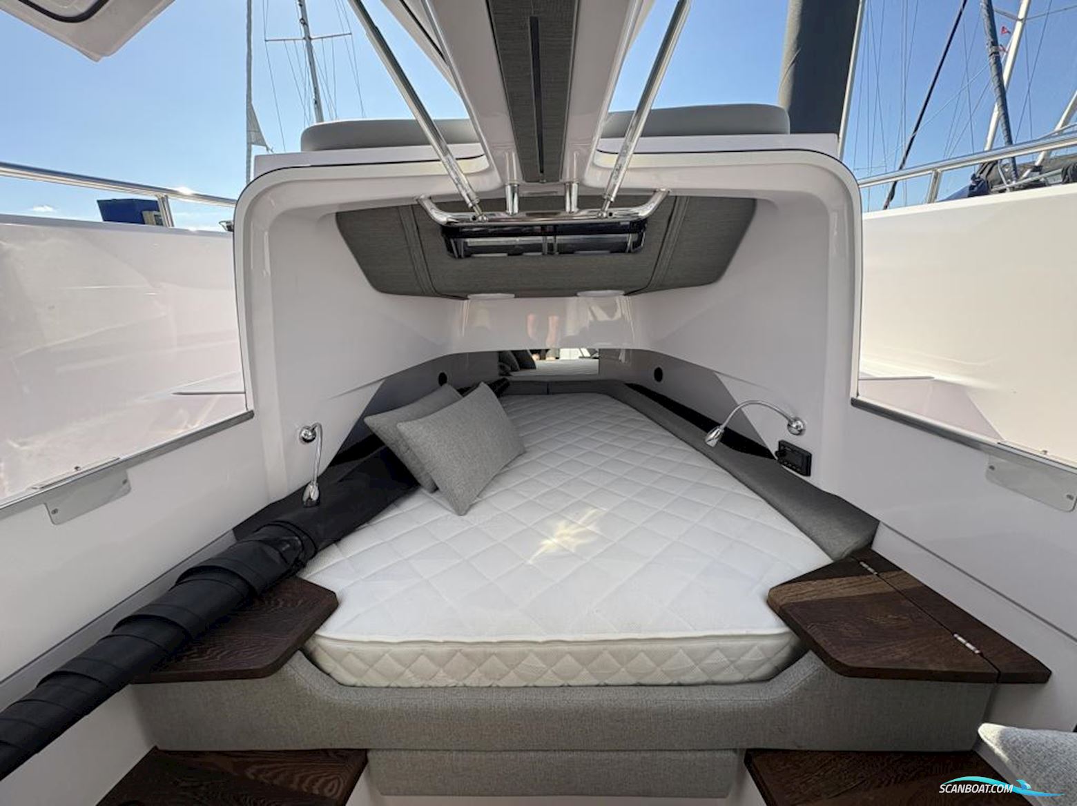 Axopar 37 XC Cross Cabin