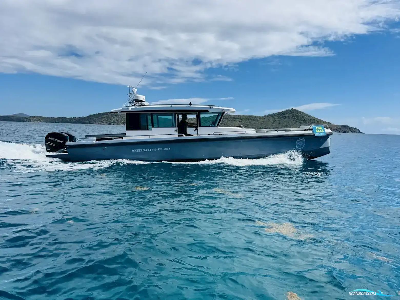 Axopar 37 XC Cross Cabin