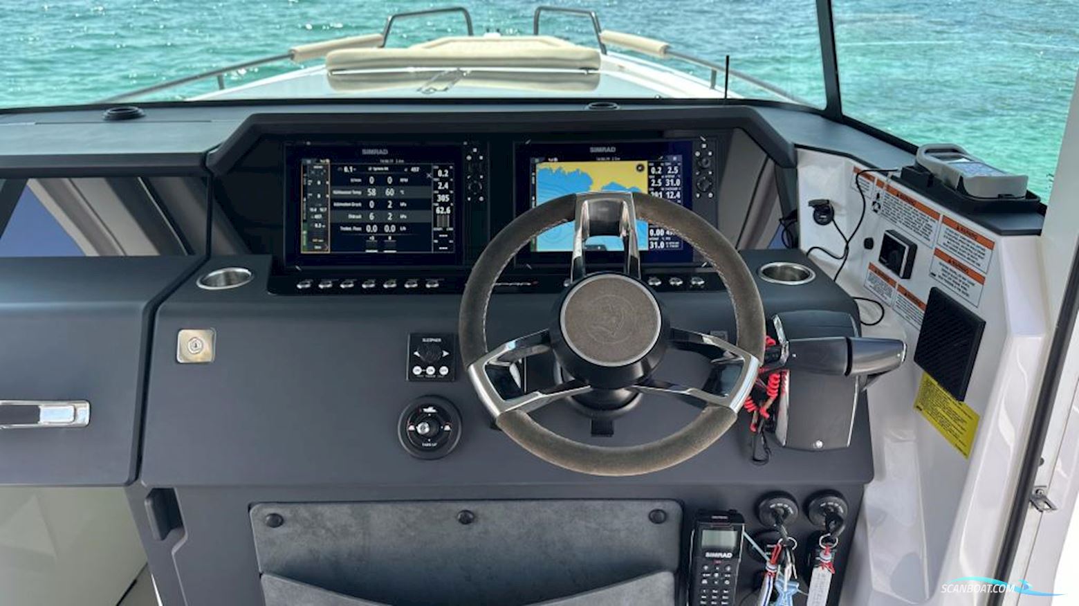 Axopar 37 XC Cross Cabin