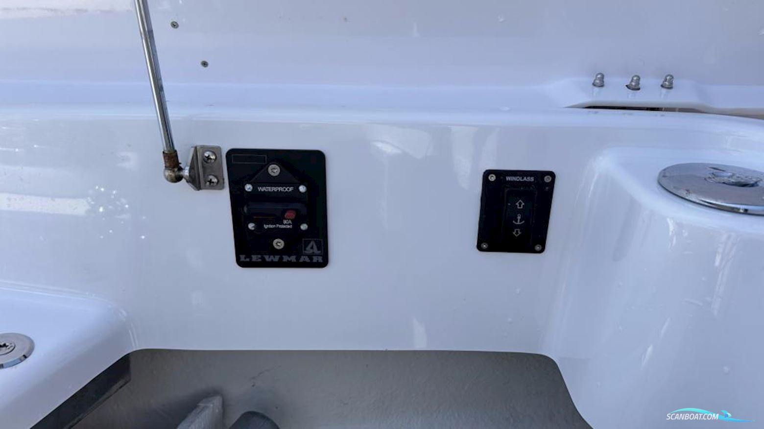 Axopar 37 XC Cross Cabin