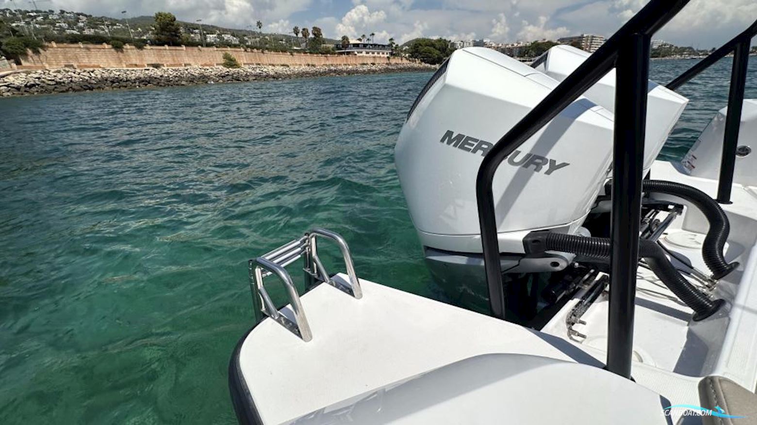 Axopar 37 XC Cross Cabin