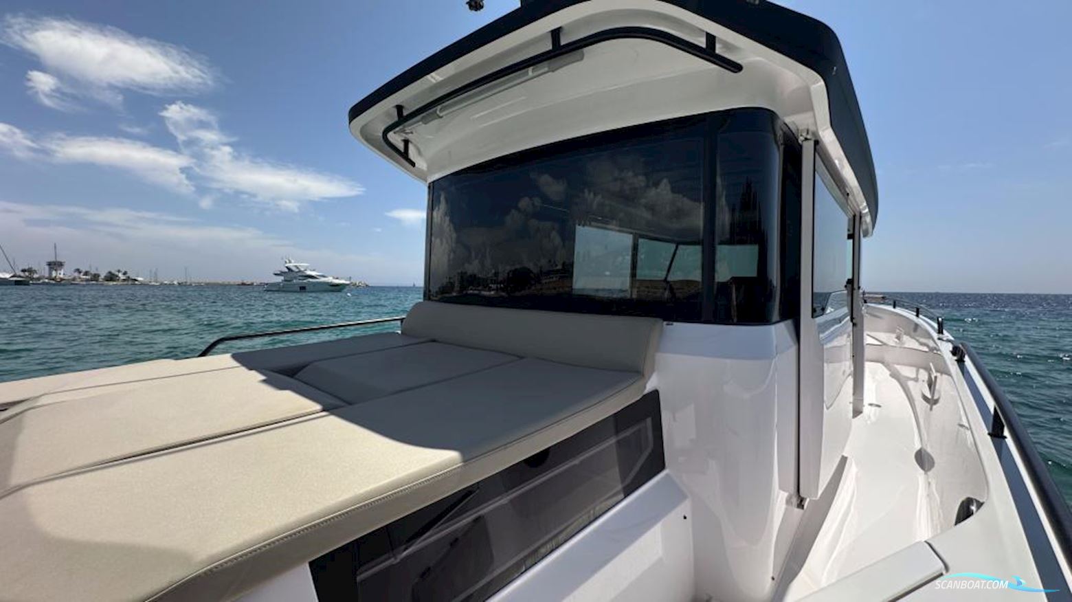 Axopar 37 XC Cross Cabin