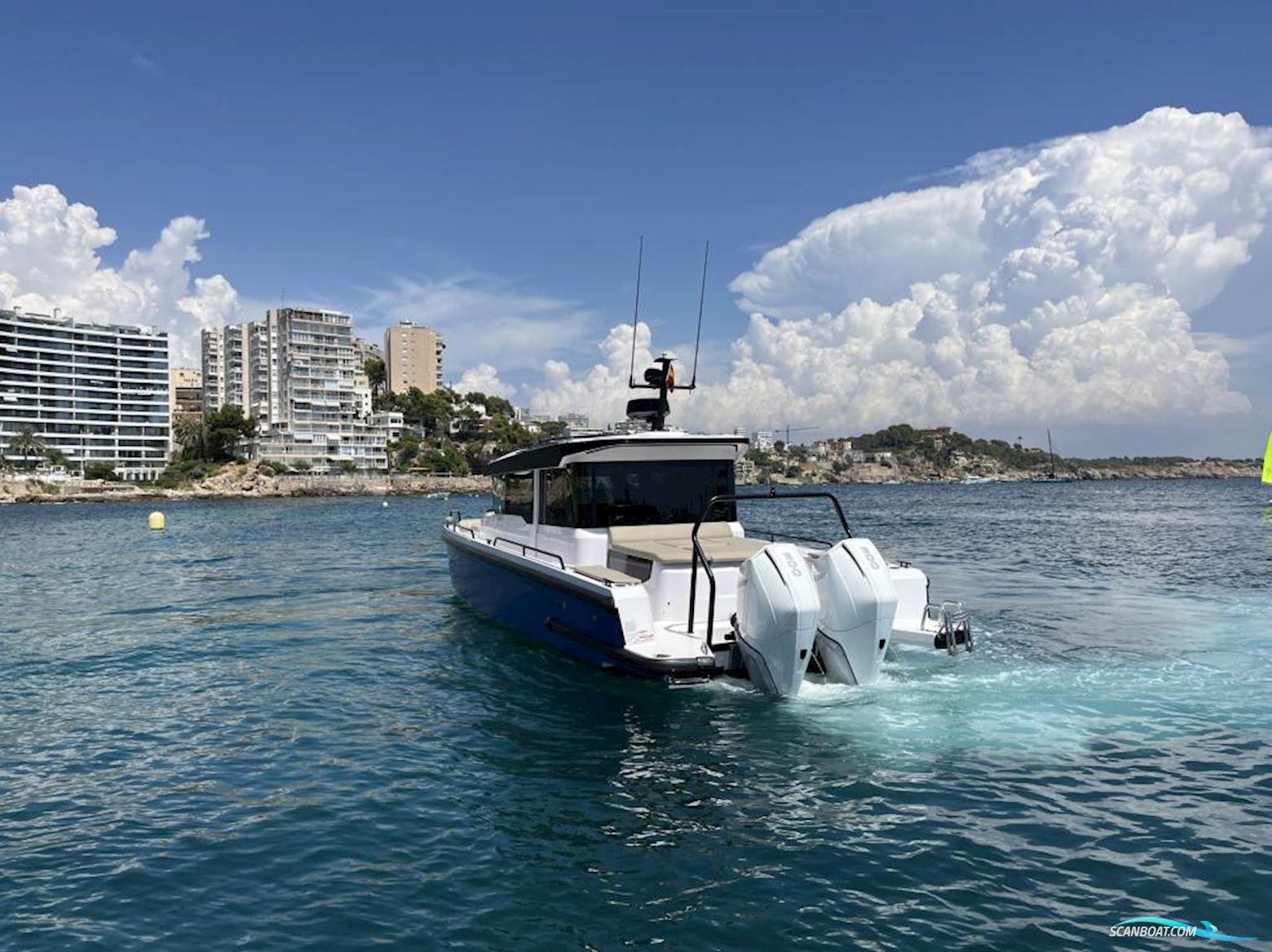 Axopar 37 XC Cross Cabin