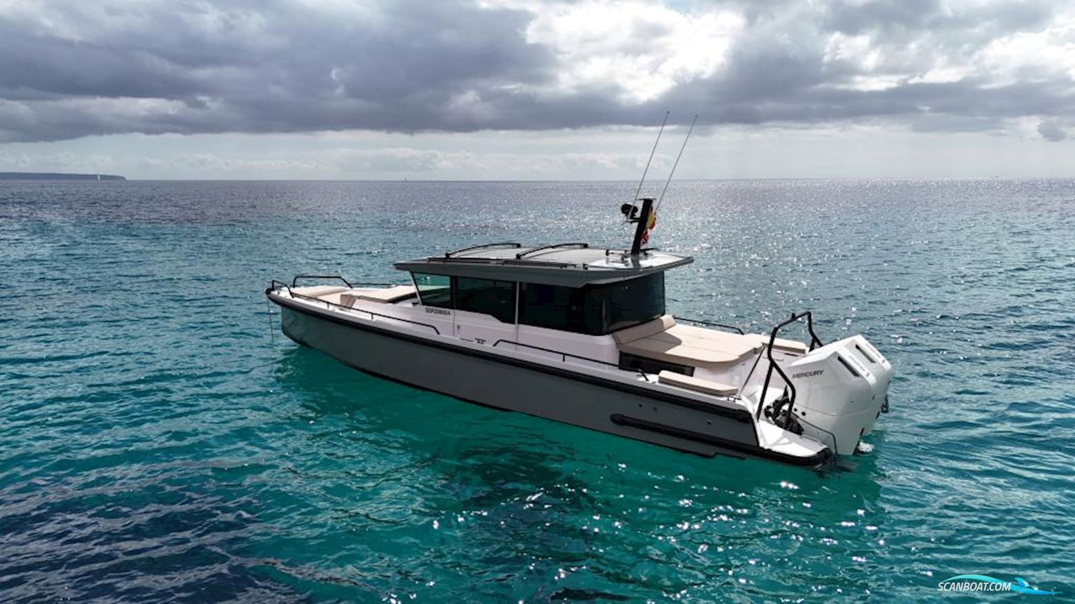 Axopar 37 XC Cross Cabin