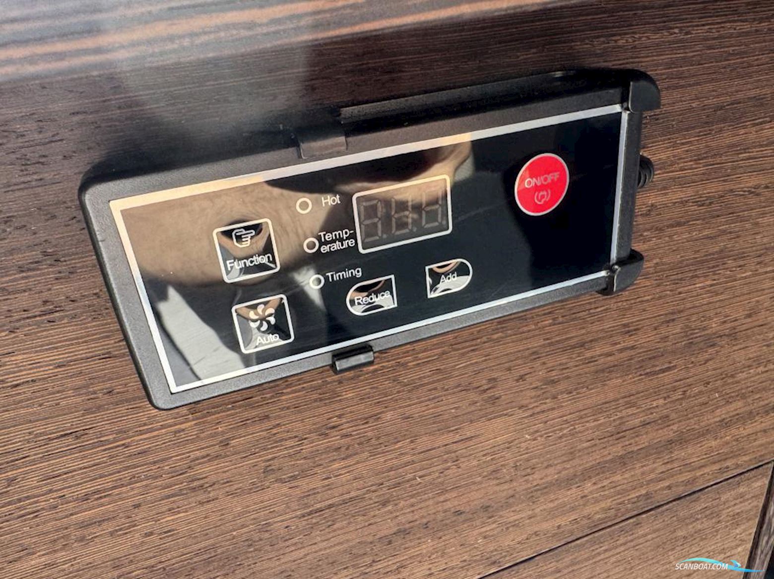 Axopar 37 XC Cross Cabin