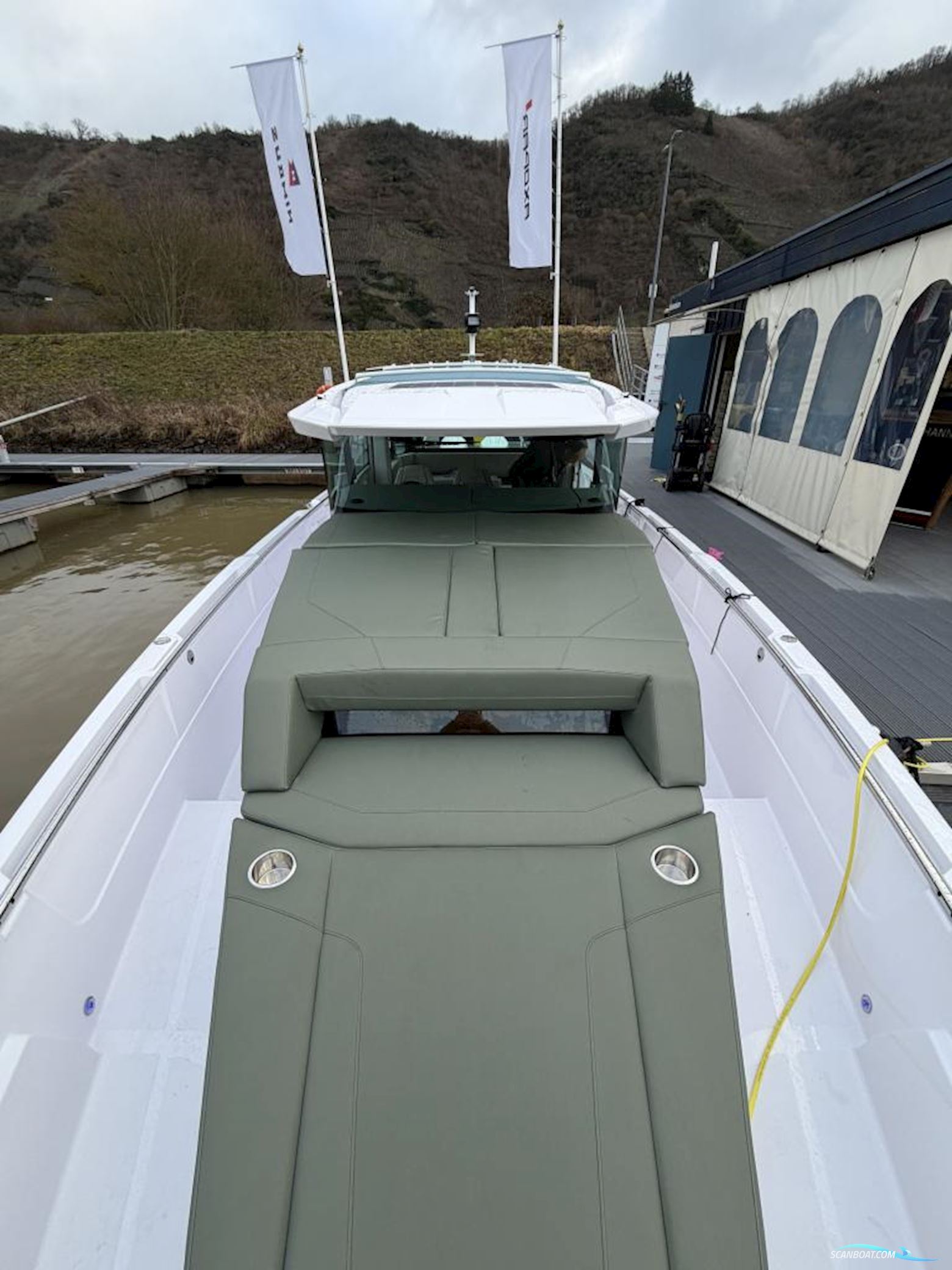 Axopar 38 Cross Cabin