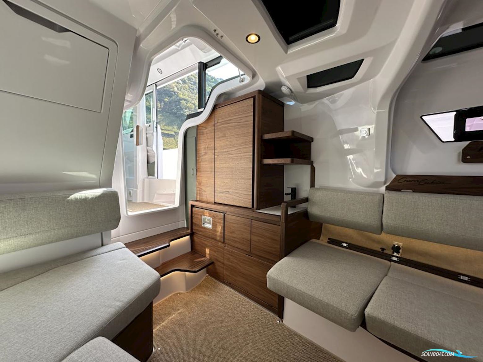 Axopar 38 Cross Cabin