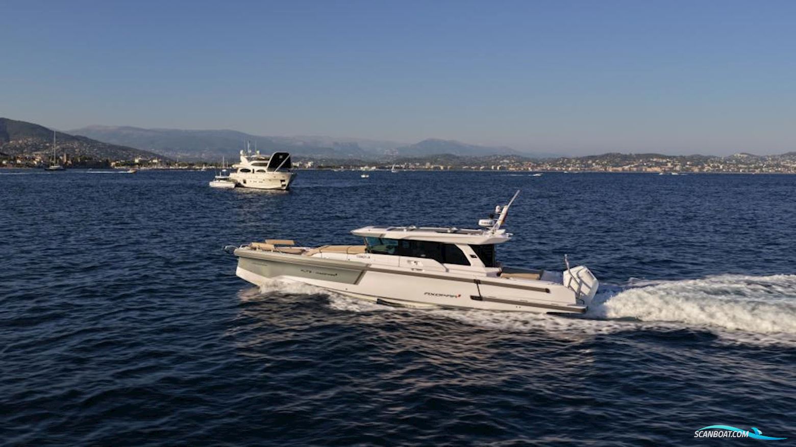 AXOPAR 38 XC Cross Cabin