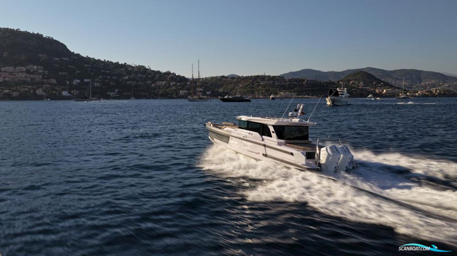 AXOPAR 38 XC Cross Cabin