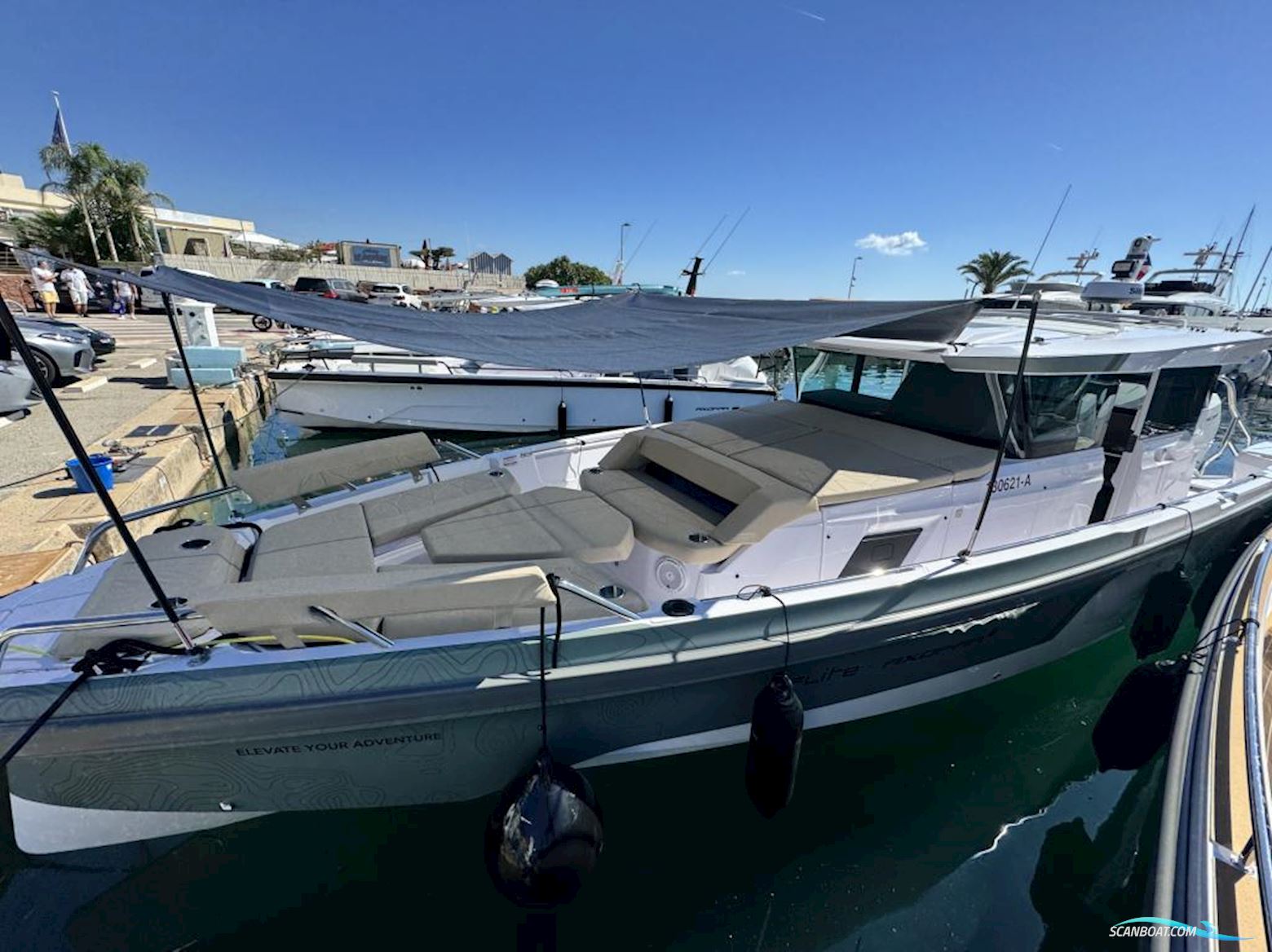 AXOPAR 38 XC Cross Cabin