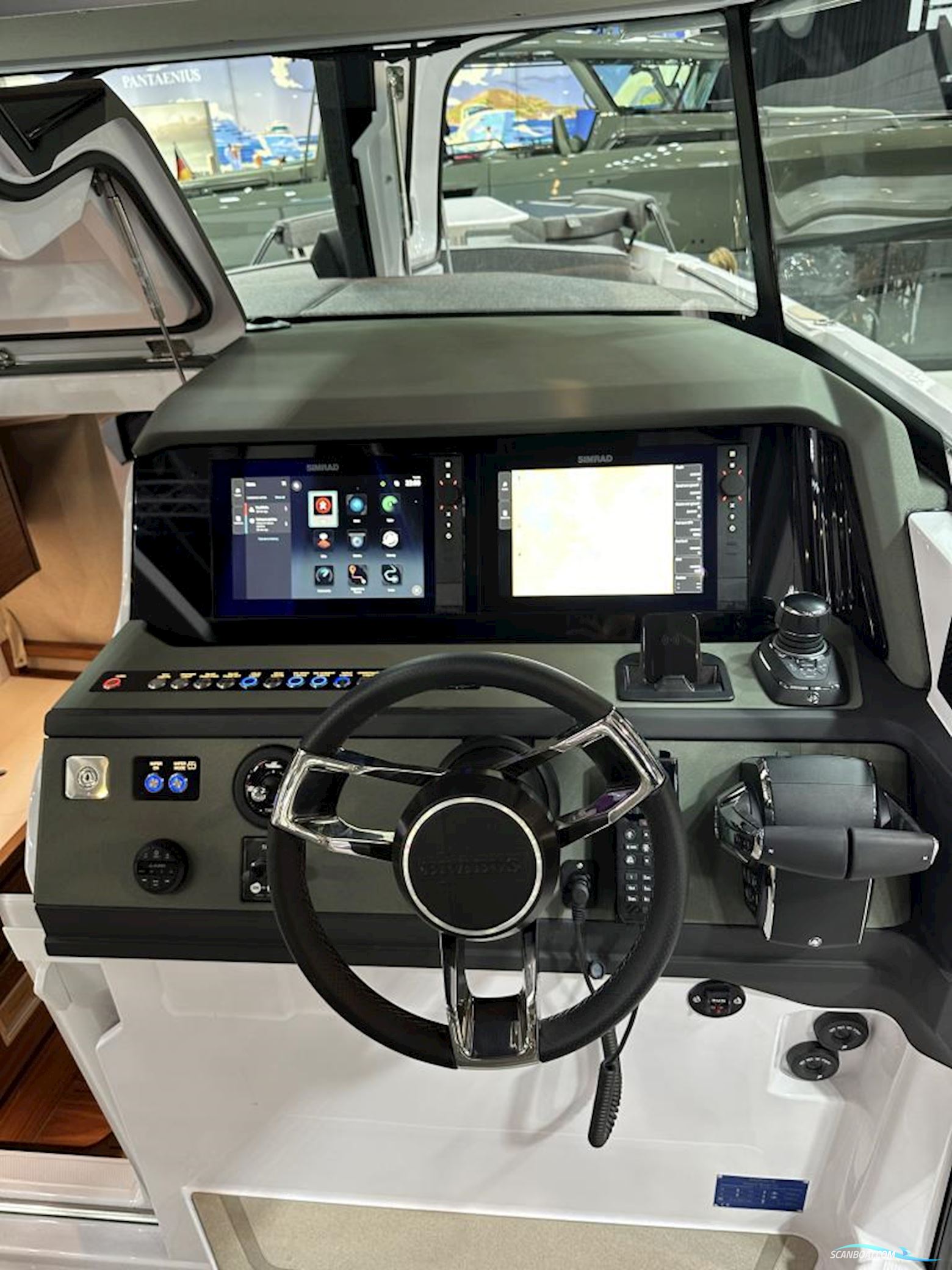 Axopar 38 XC Cross Cabin