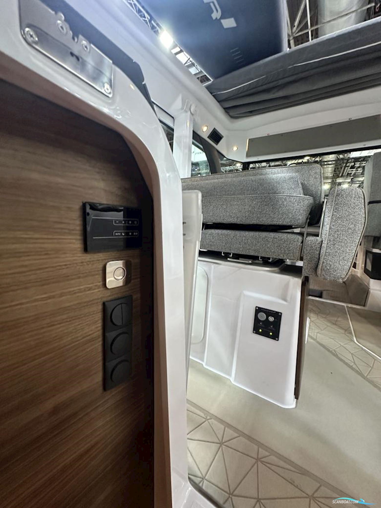Axopar 38 XC Cross Cabin