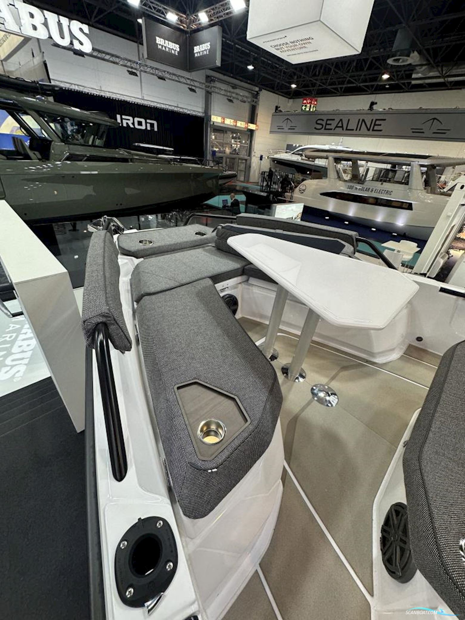 Axopar 38 XC Cross Cabin