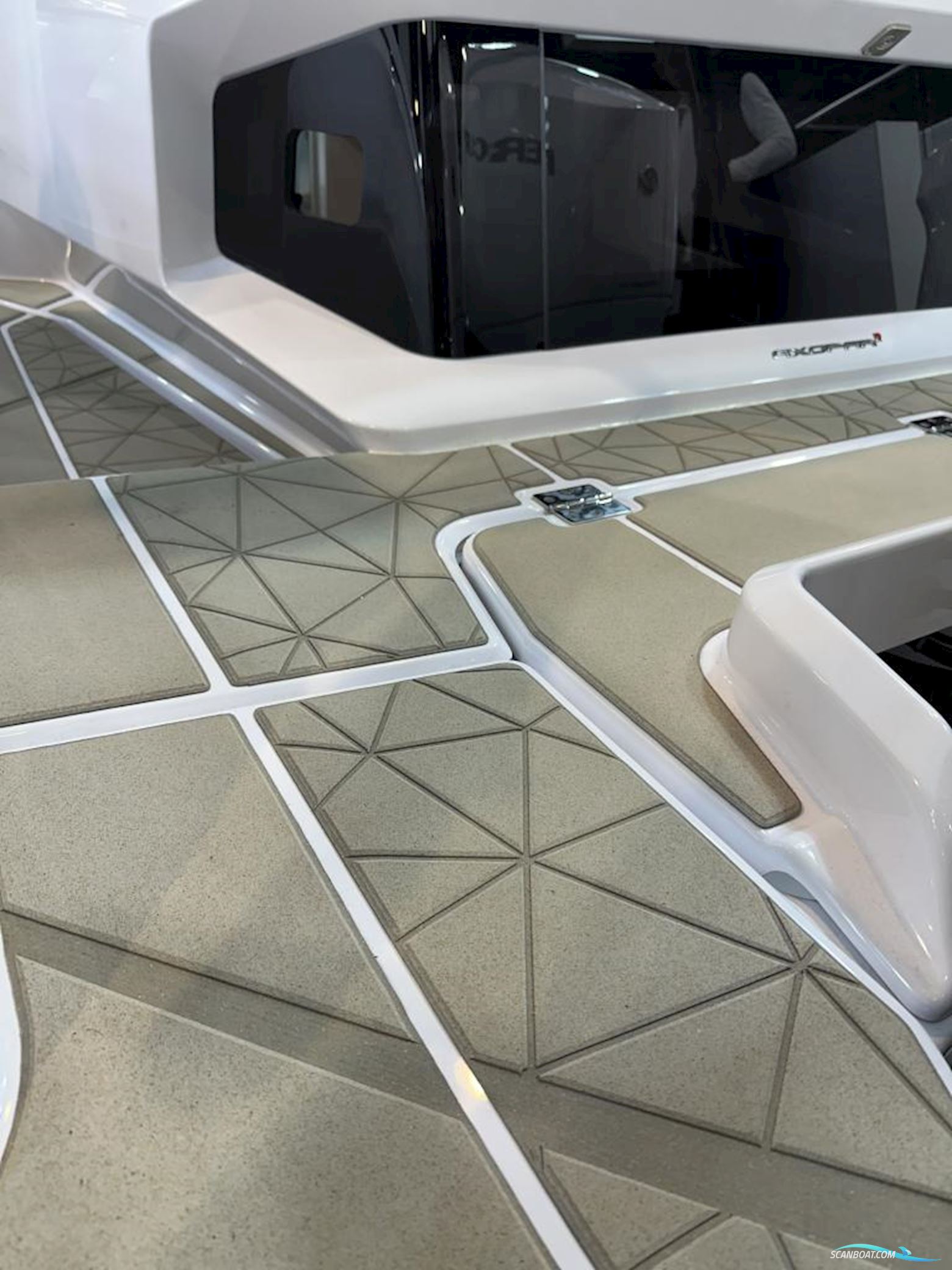 Axopar 38 XC Cross Cabin