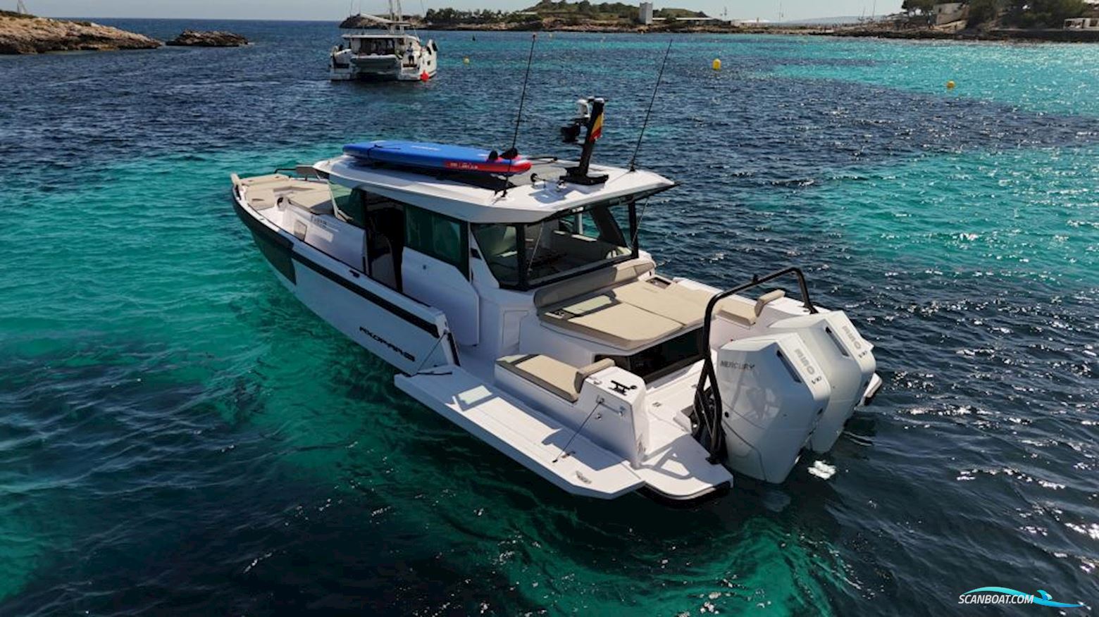 AXOPAR 38 XC Cross Cabin