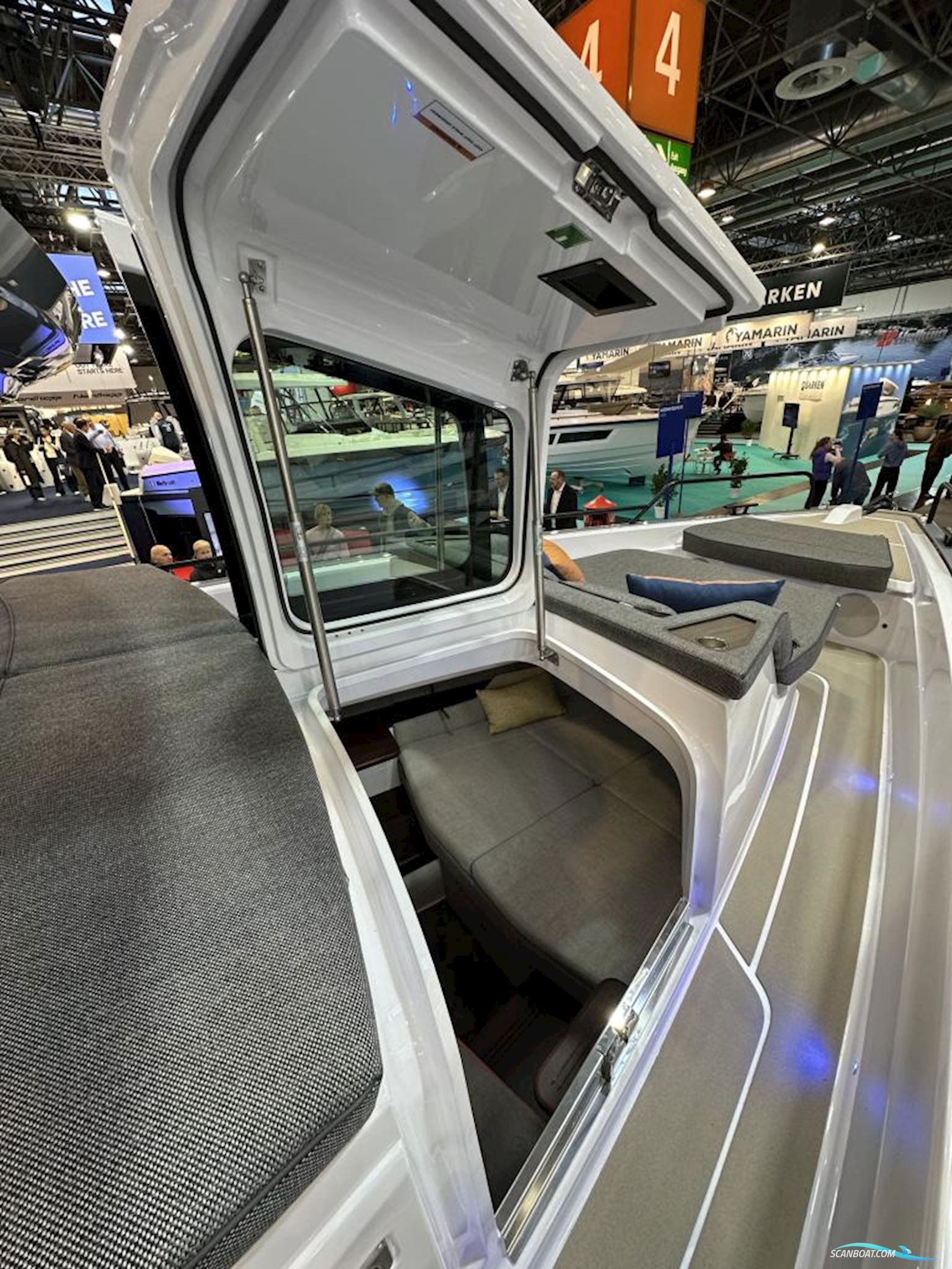 Axopar 45 Cross Cabin - Reserviert