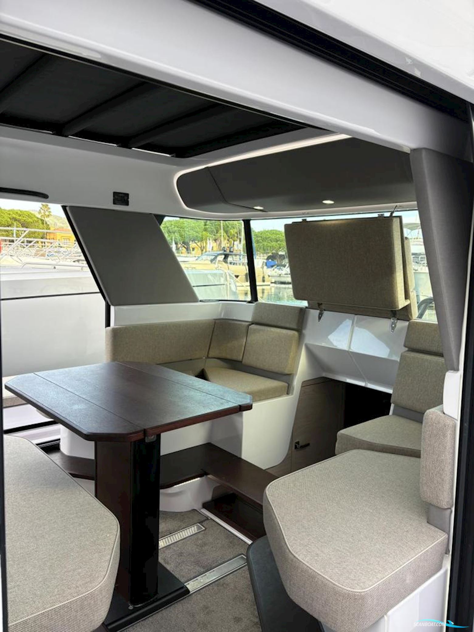 Axopar 45 Cross Cabin