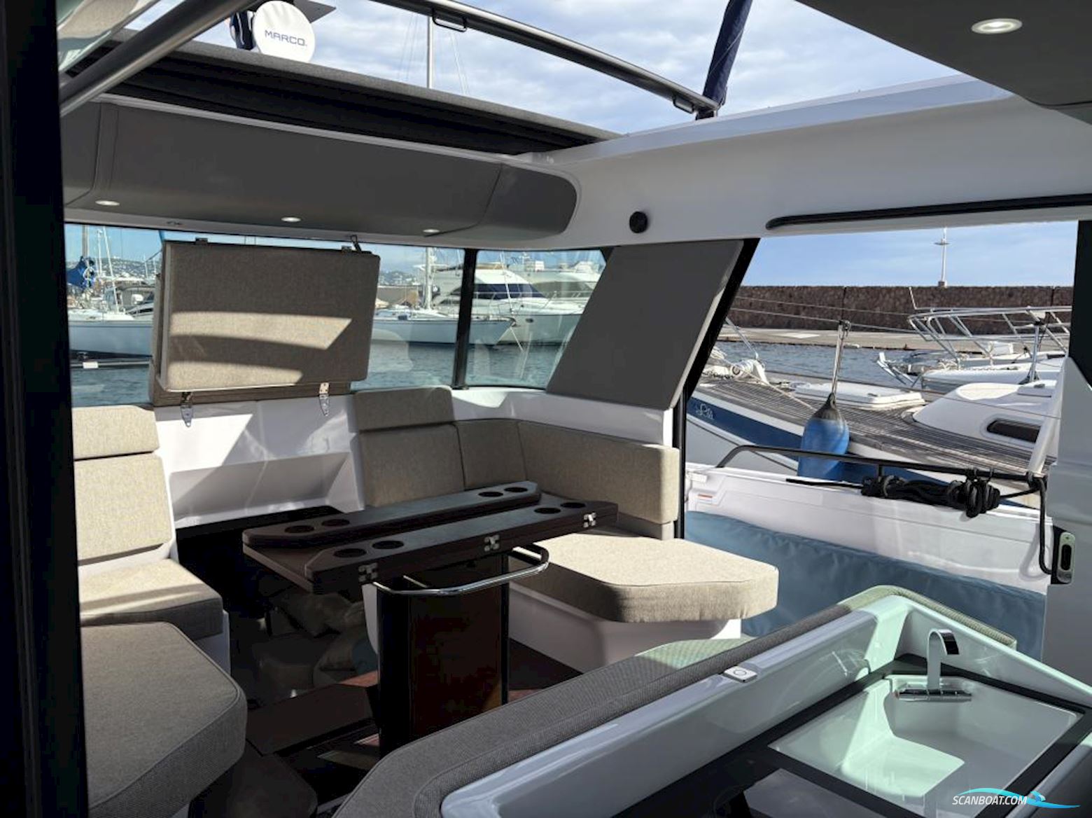 Axopar 45 Cross Cabin