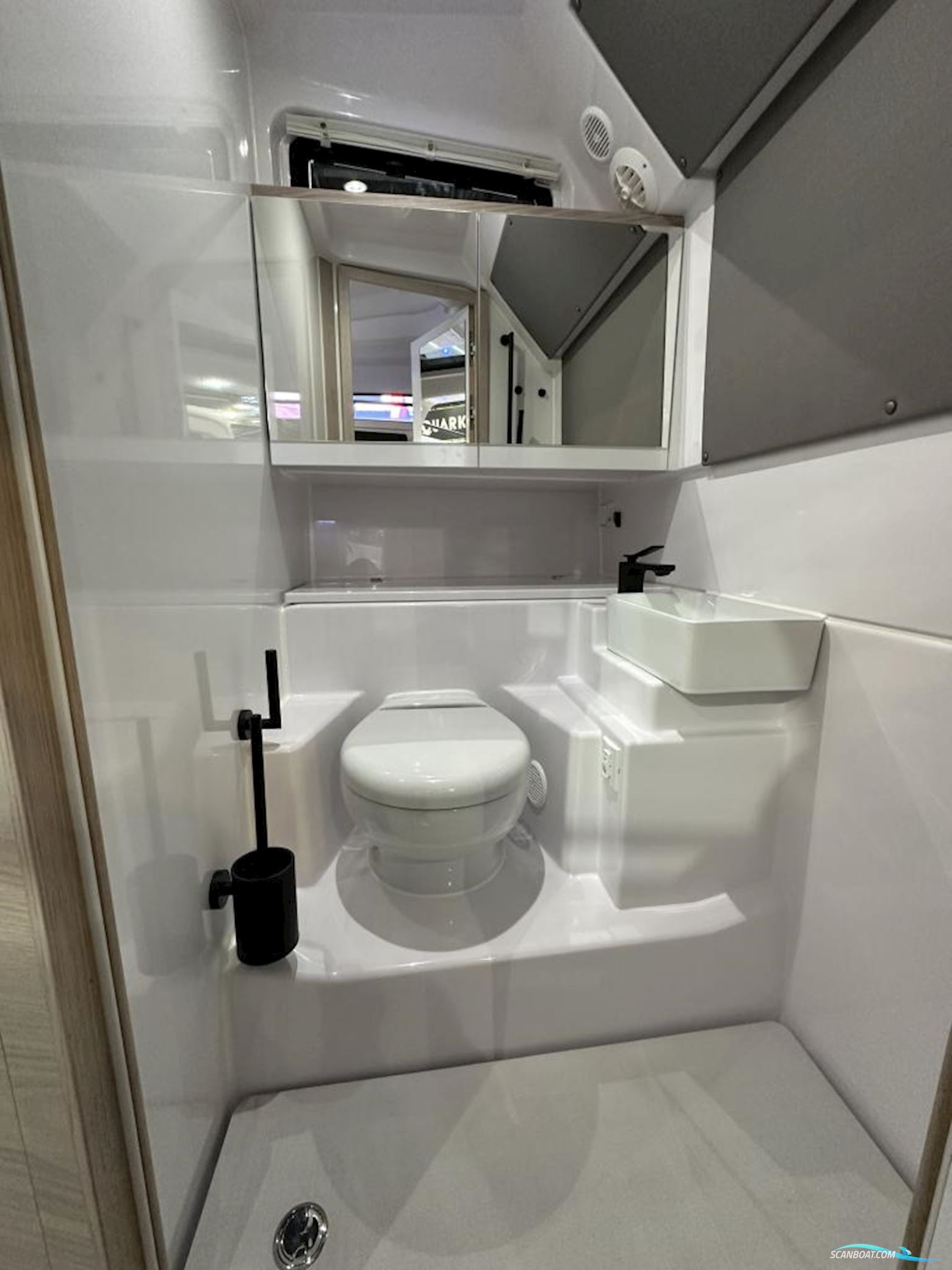 Axopar 45 Cross Cabin