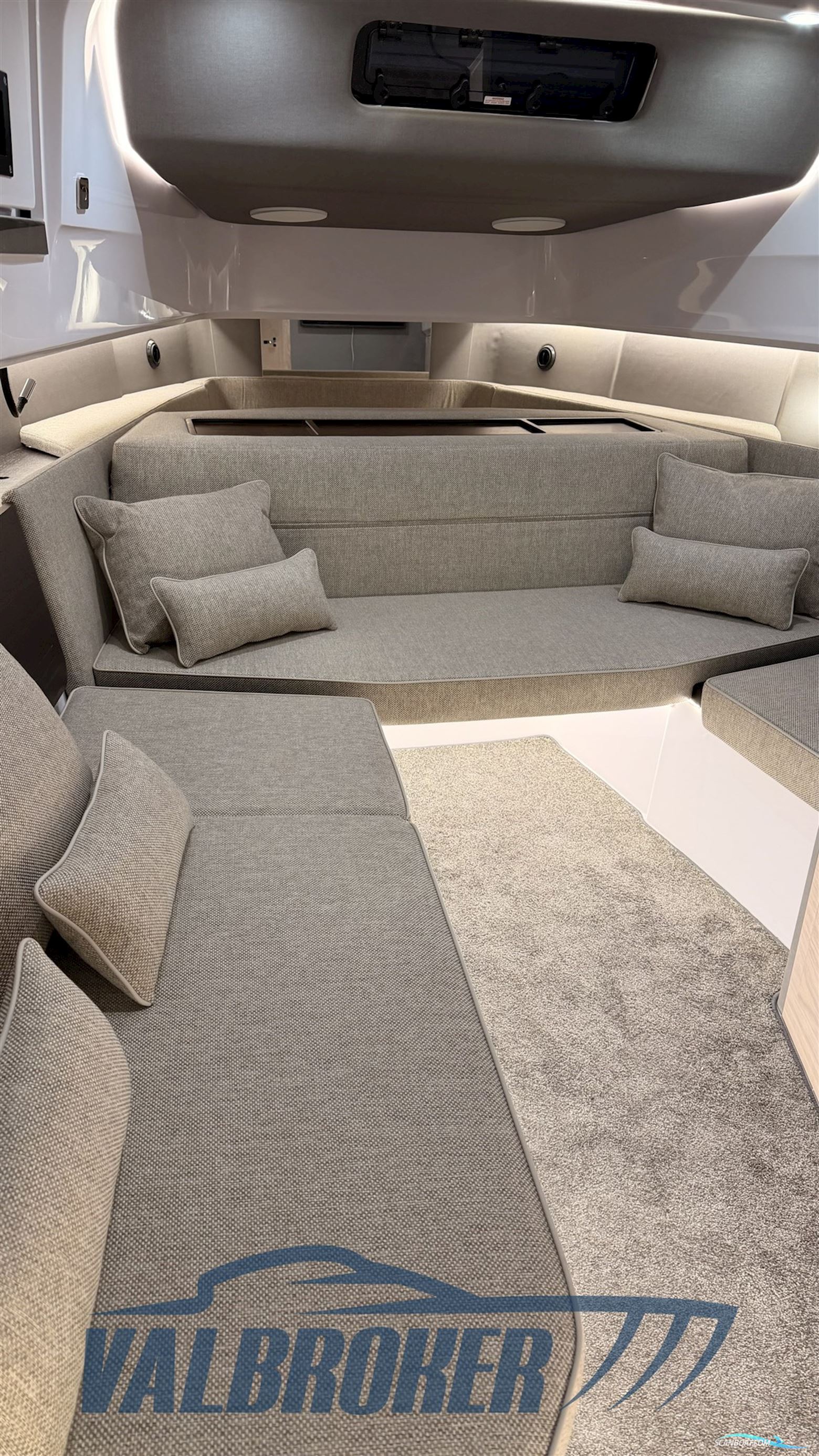 Axopar 45 Cross Cabin