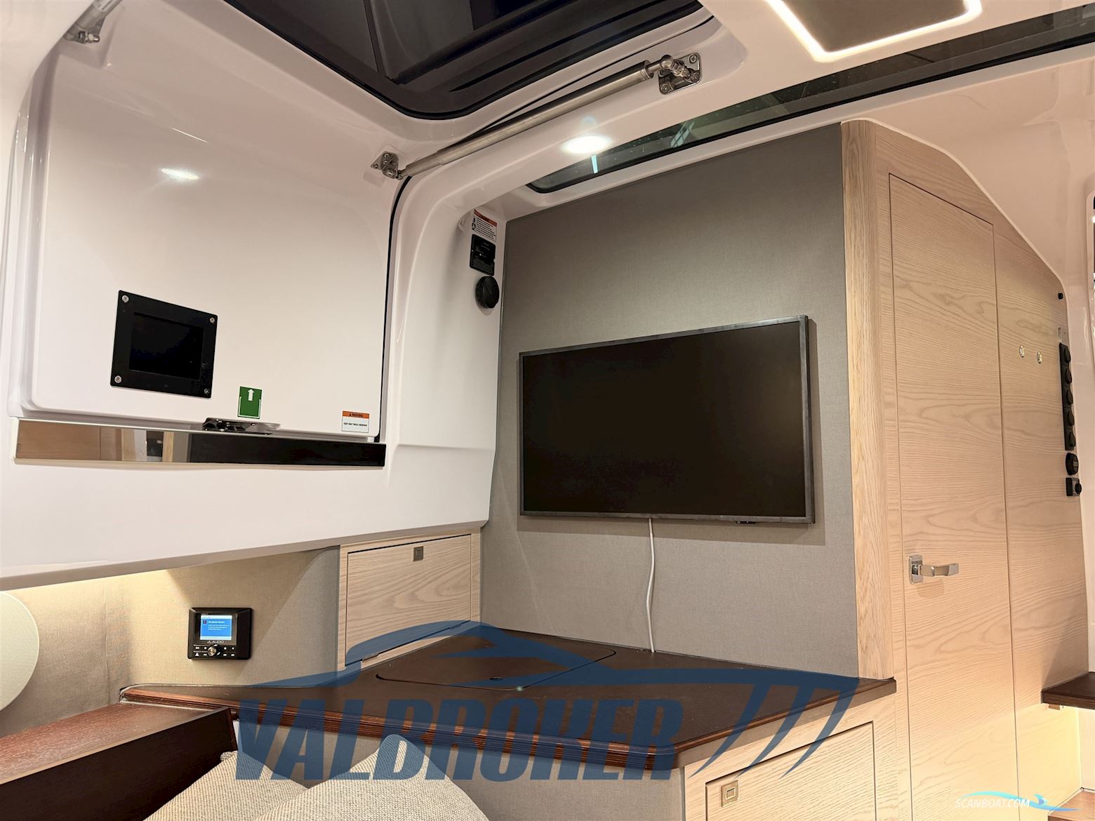 Axopar 45 Cross Cabin