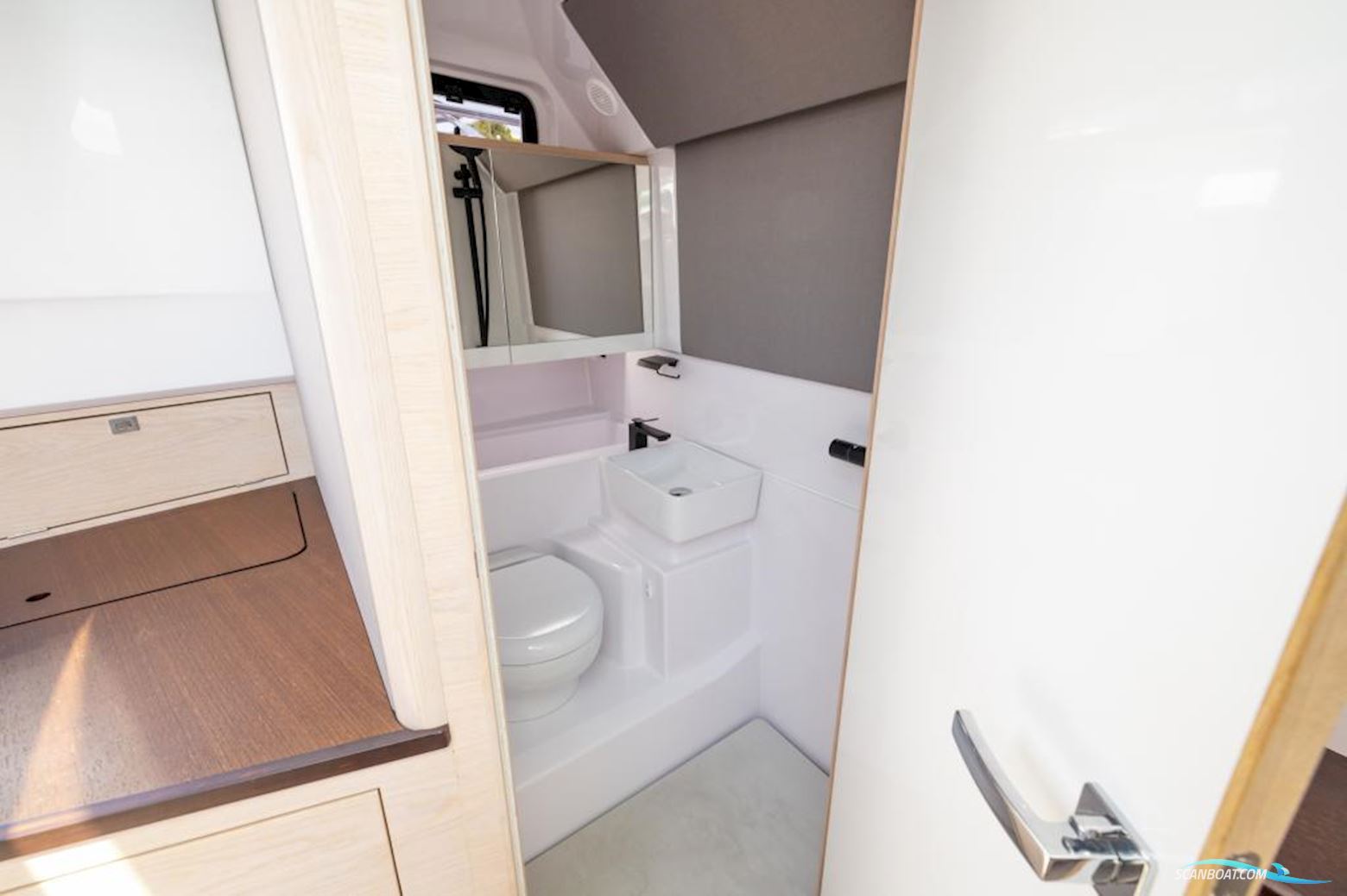 Axopar 45 XC Cross Cabin