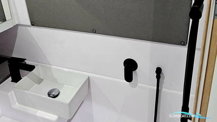 Axopar 45 XC Cross Cabin