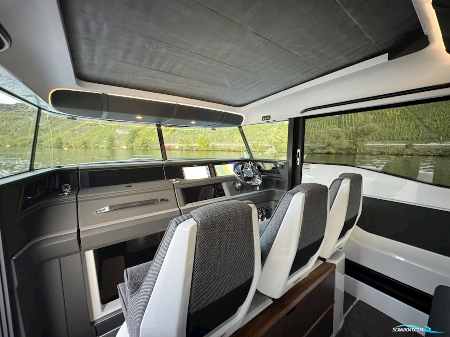 Axopar 45 XC Cross Cabin