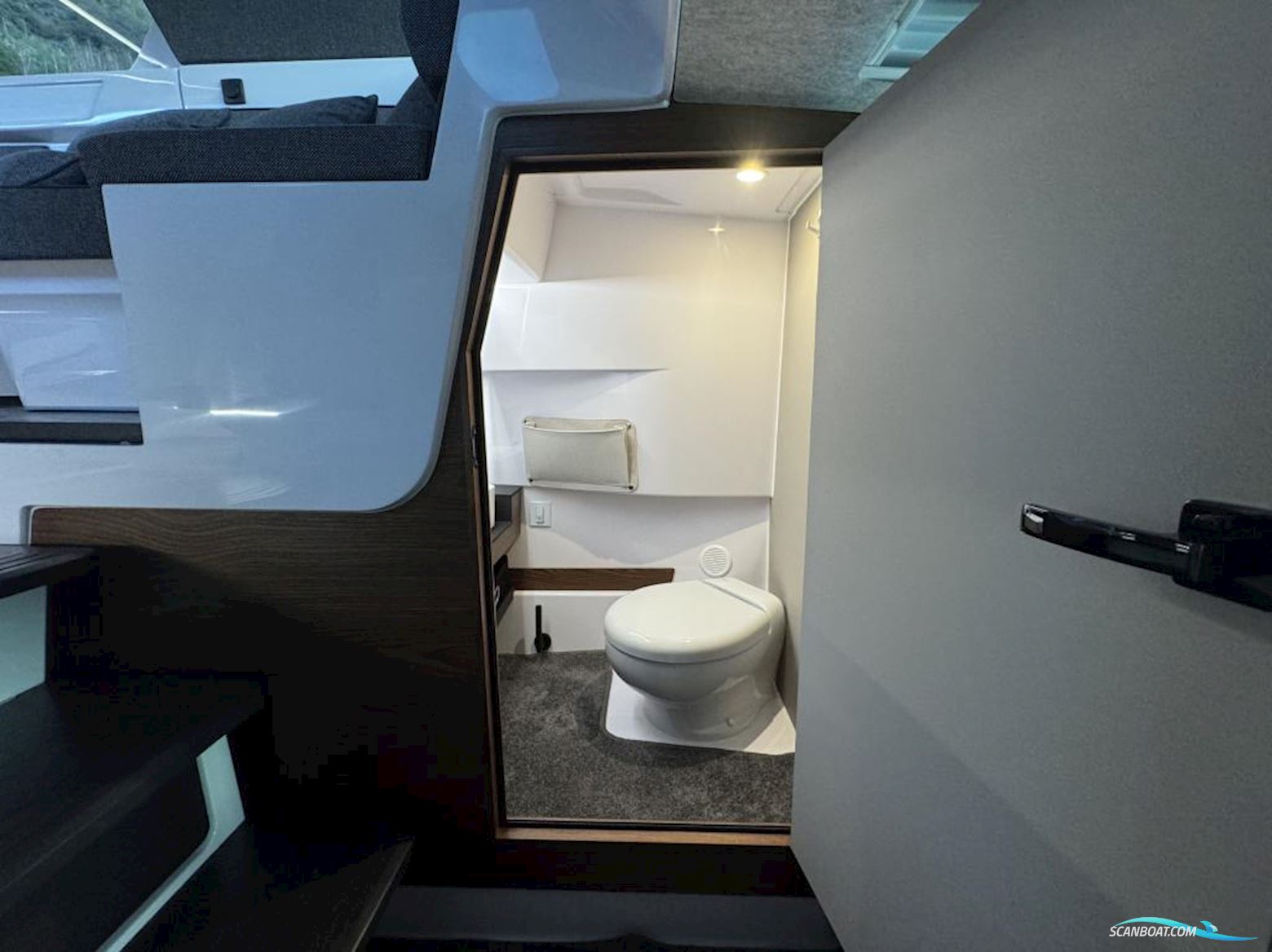 Axopar 45 XC Cross Cabin