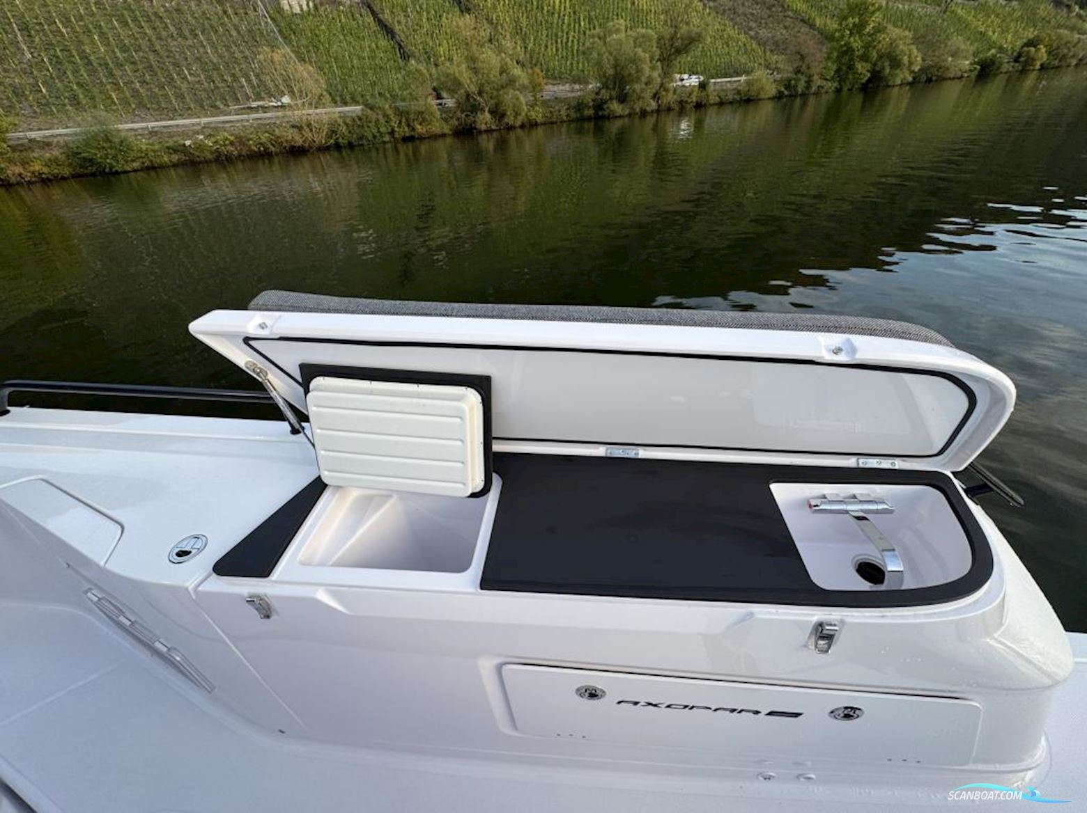 Axopar 45 XC Cross Cabin