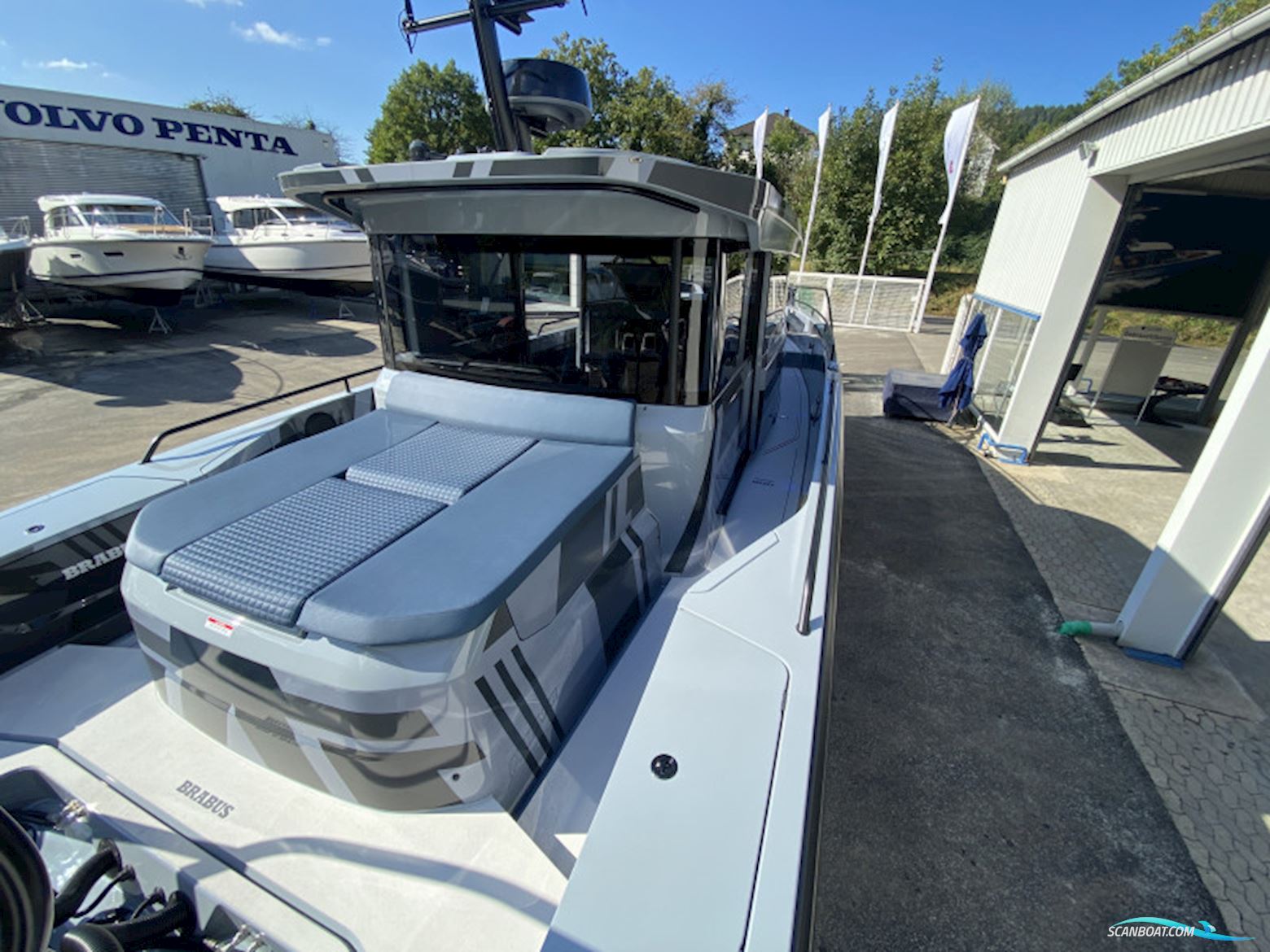 Axopar Brabus Shadow 900 Cross Cabin