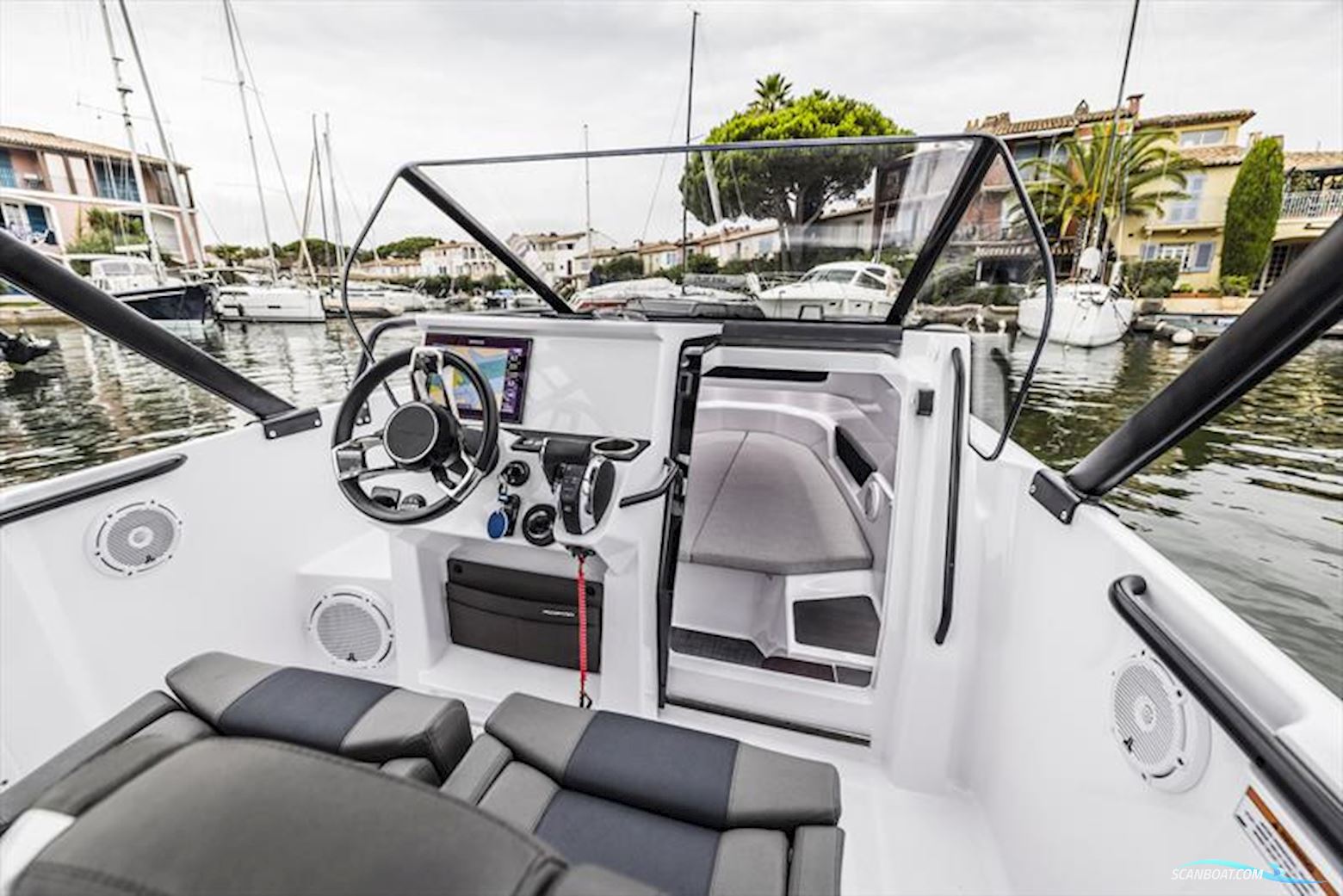 Axopar Yachts 25 Cross Bow