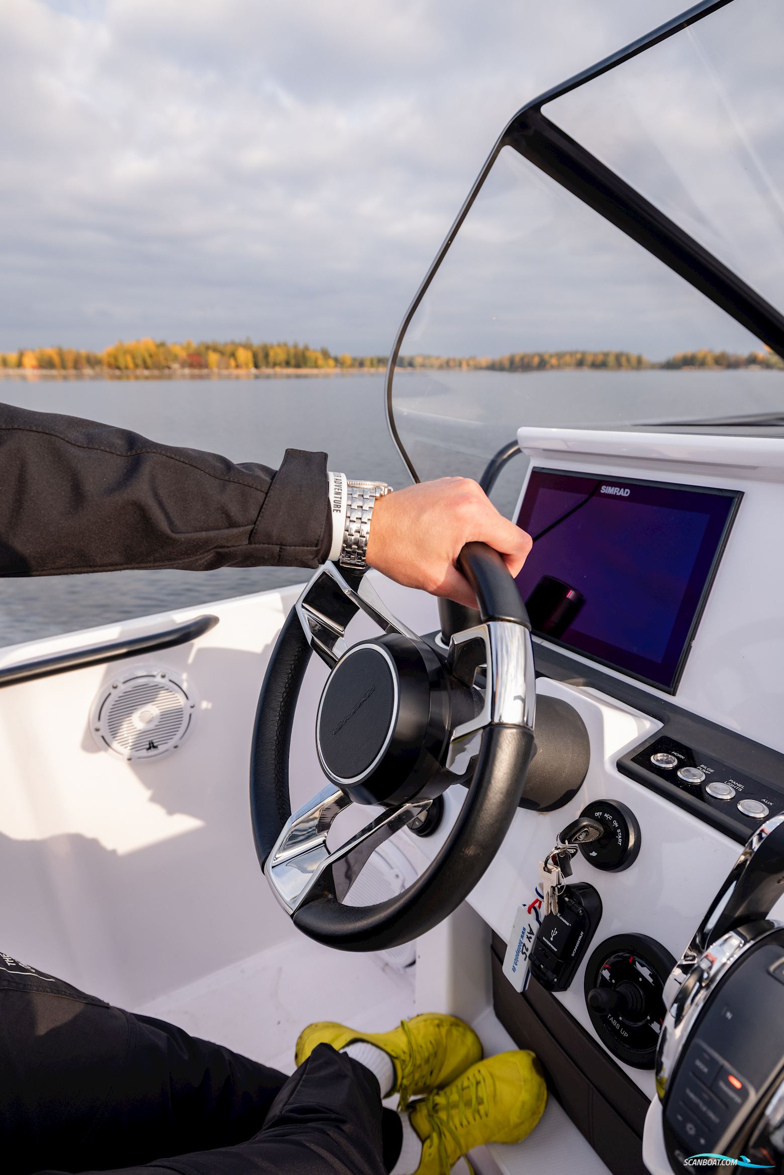 Axopar Yachts 25 Cross Bow