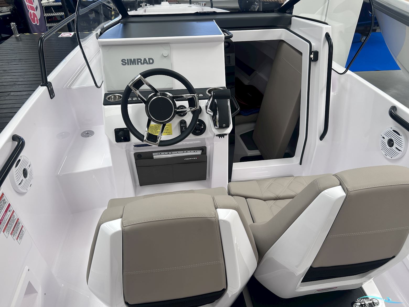 Axopar Yachts 25 Cross Bow