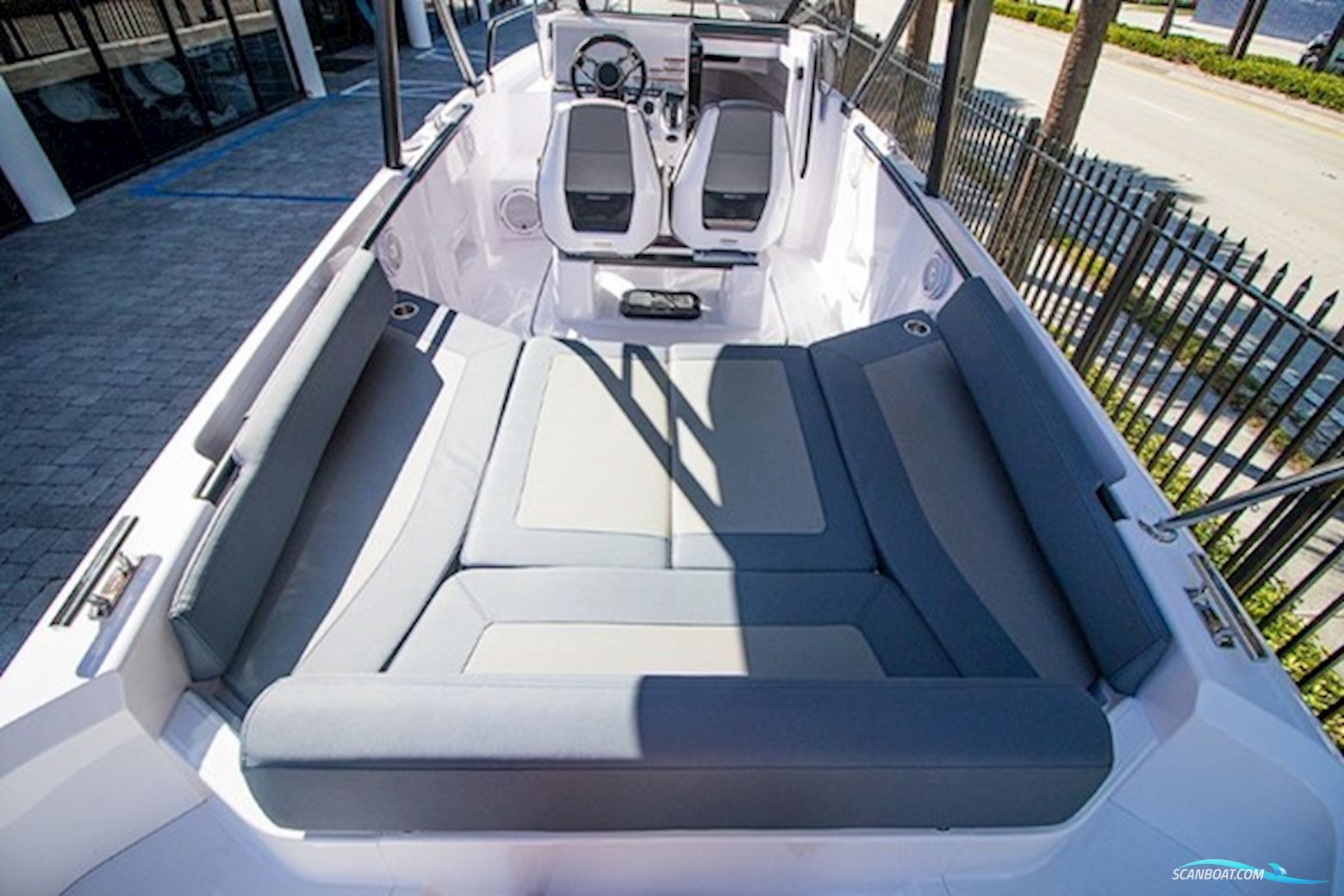Axopar Yachts 25 Cross Top