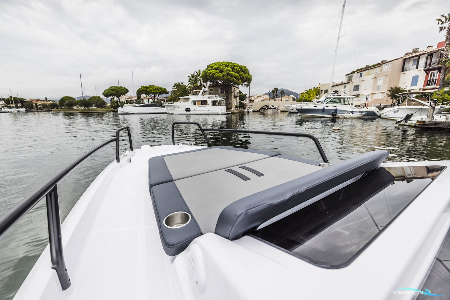 Axopar Yachts 25 Cross Top