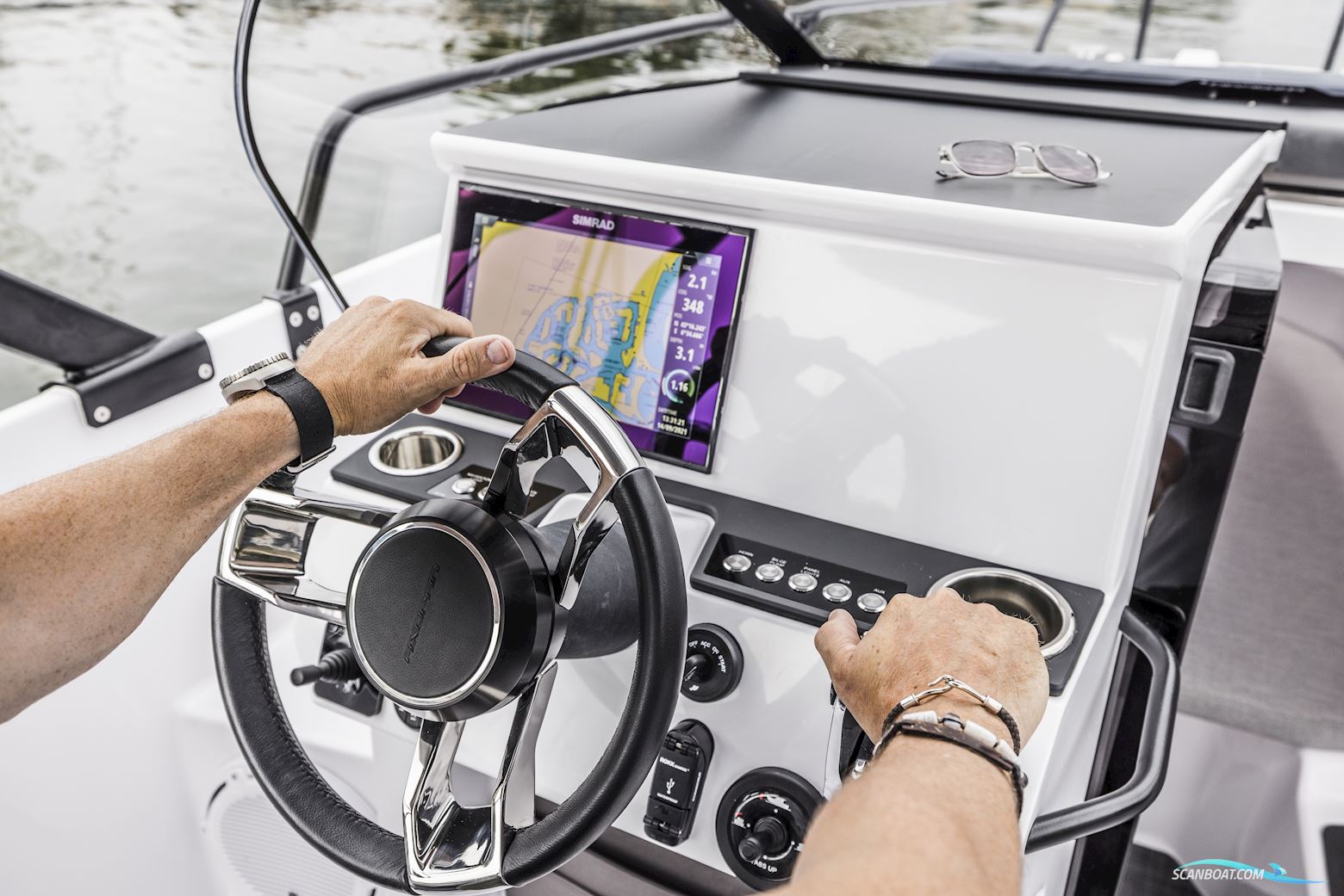 Axopar Yachts 25 Cross Top