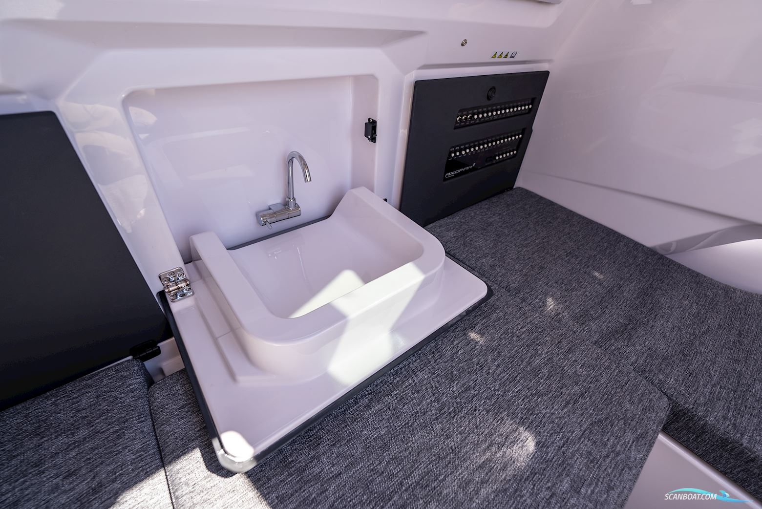 Axopar Yachts 29 Sun Top Mediterrana  Edition