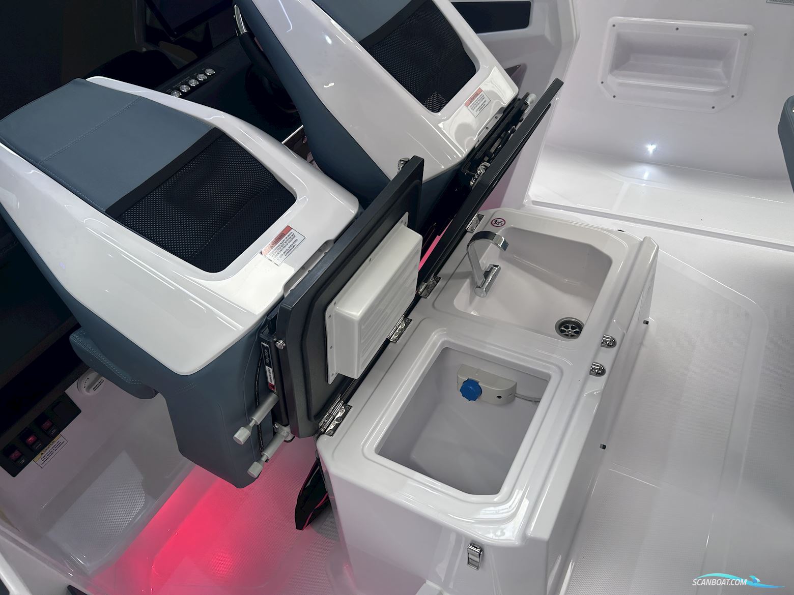 Axopar Yachts 29 Sun Top Mediterrana Edition